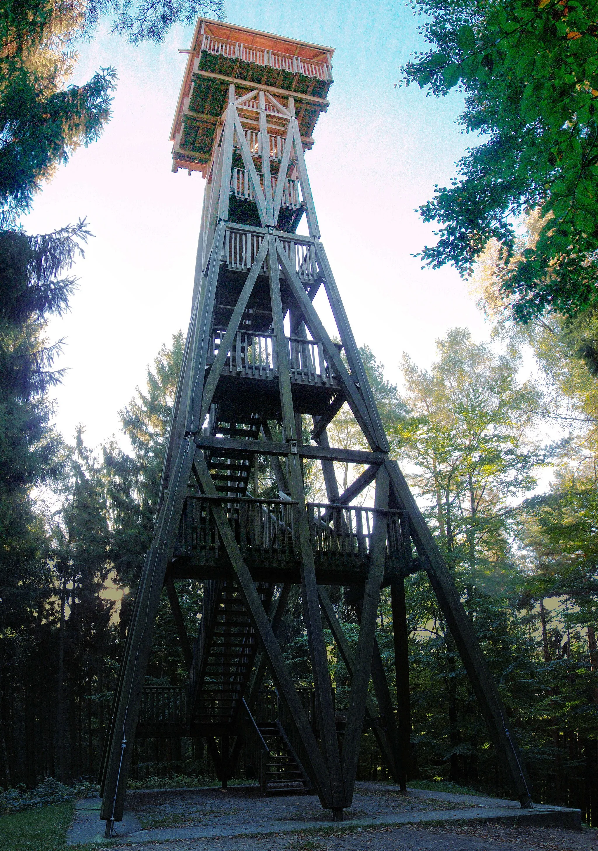 Photo showing: Hahnheider Turm Oktober 2010
