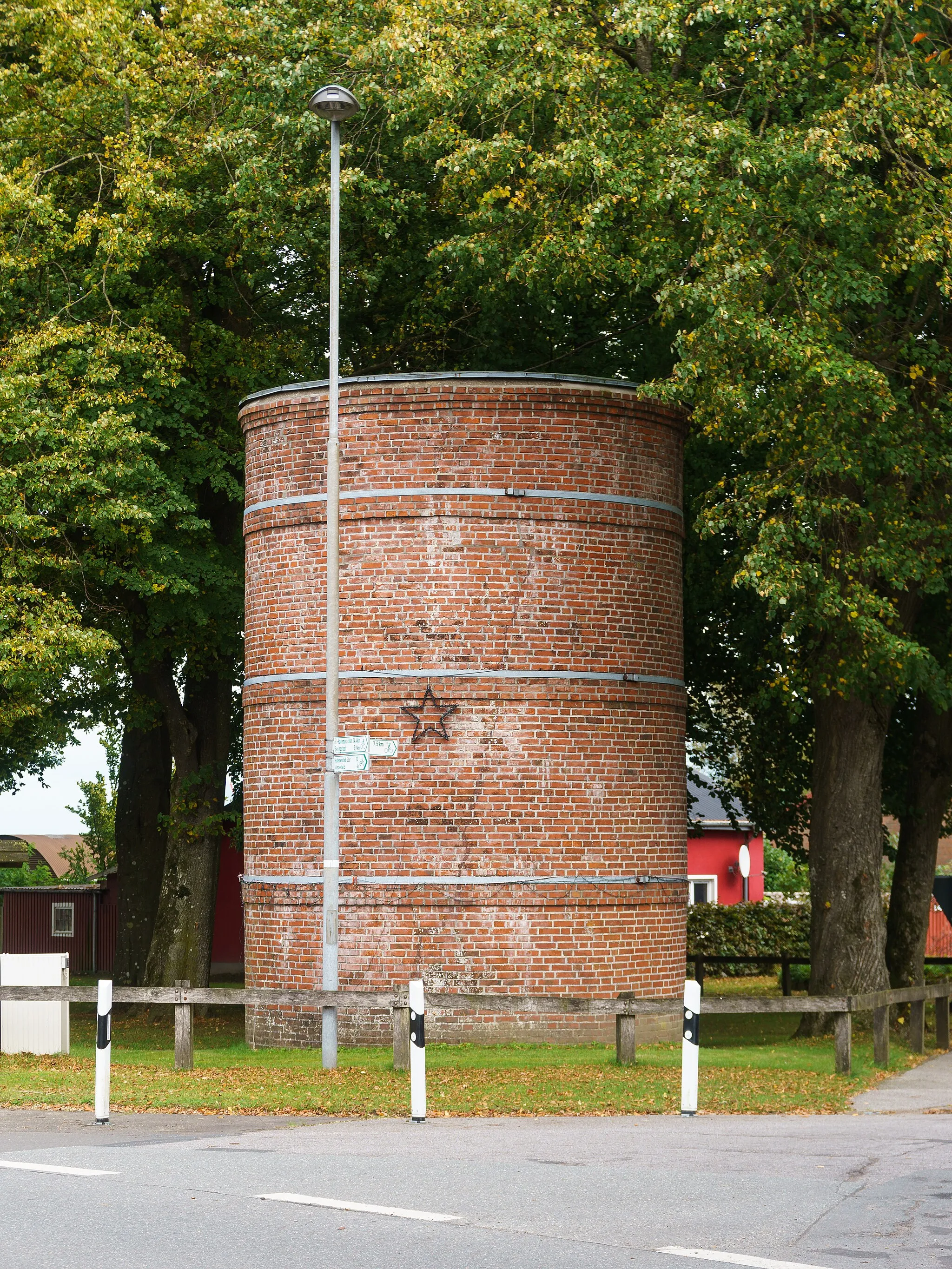 Photo showing: Wasserturm, gegenüber Prickelend 34 im Park von Osterstedt