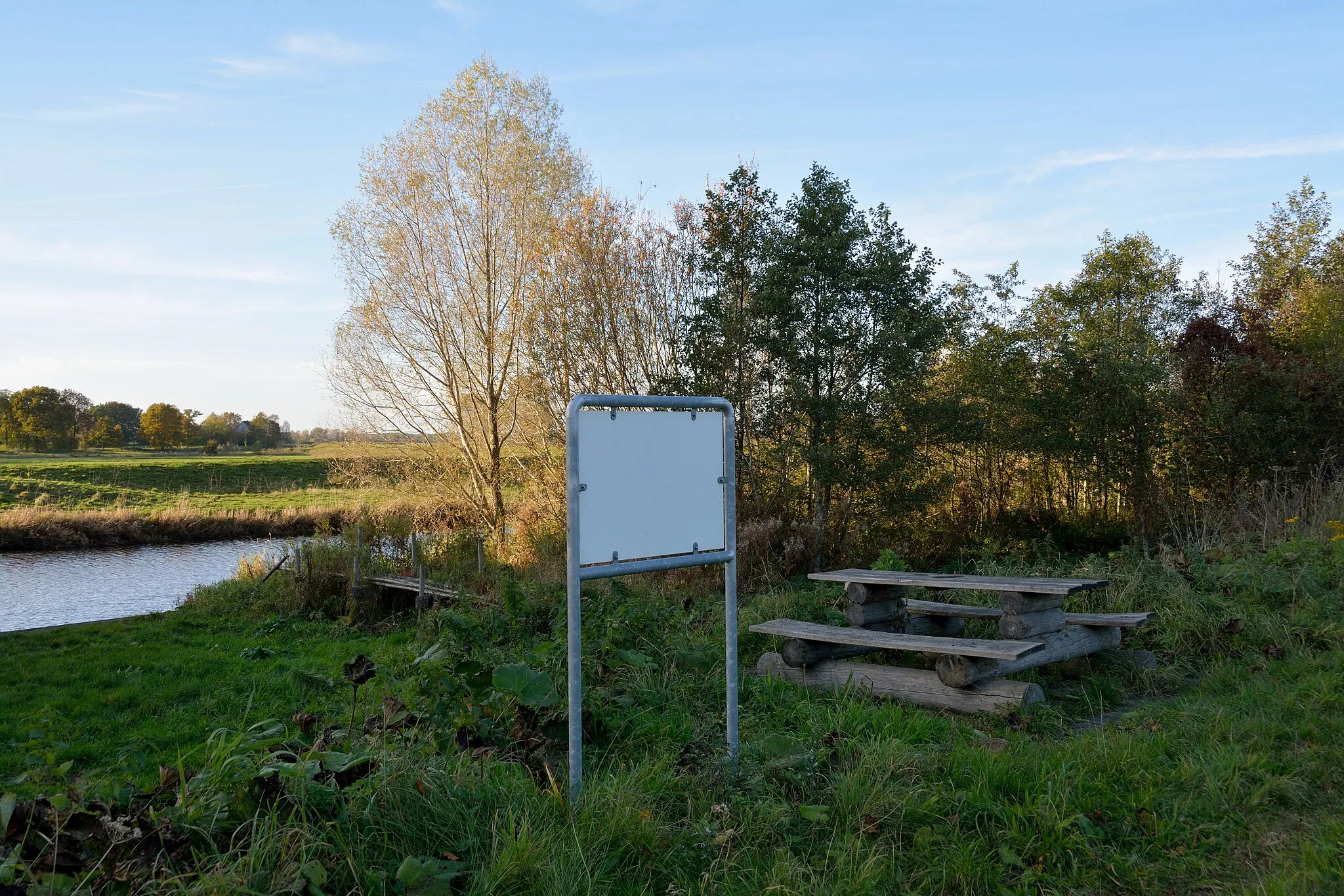 Photo showing: Impressionen der Stör in Wittenbergen

Kanuanlegestelle