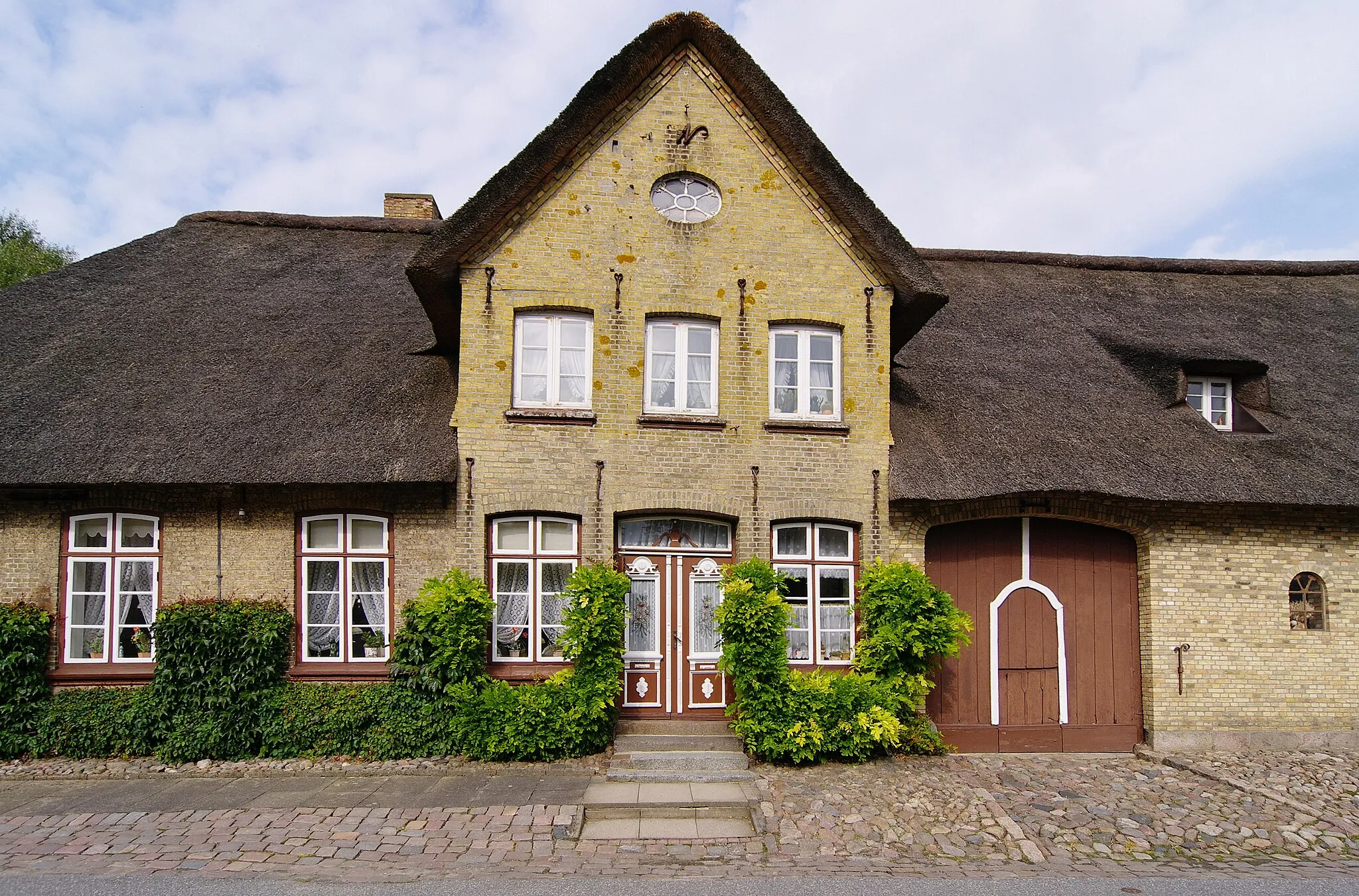 Photo showing: Denkmalgeschütztes Geesthardenhaus in Schwabstedt.