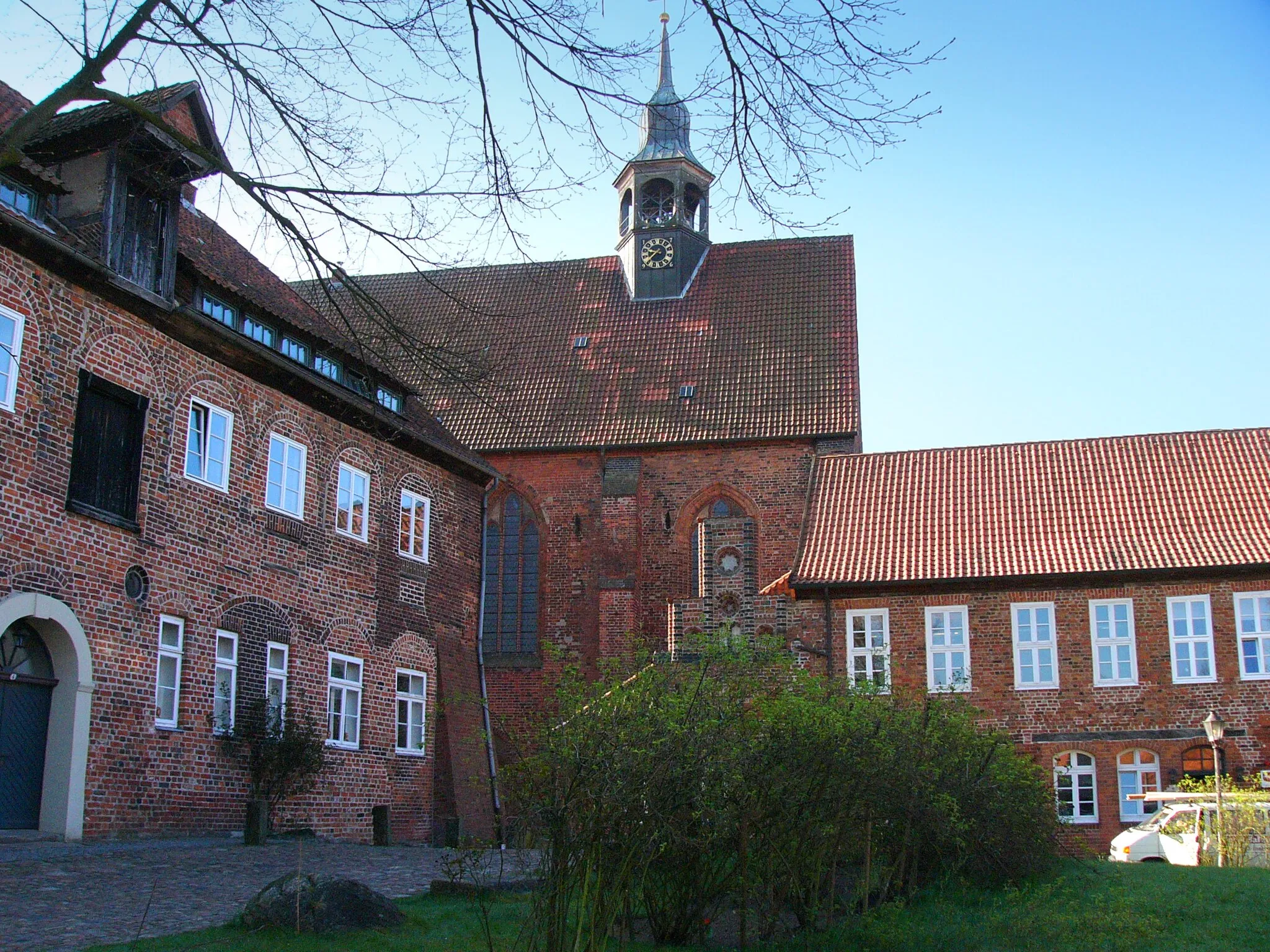 Photo showing: Monastery Lüne and church St. Bartholomäi in Lüneburg, Germany