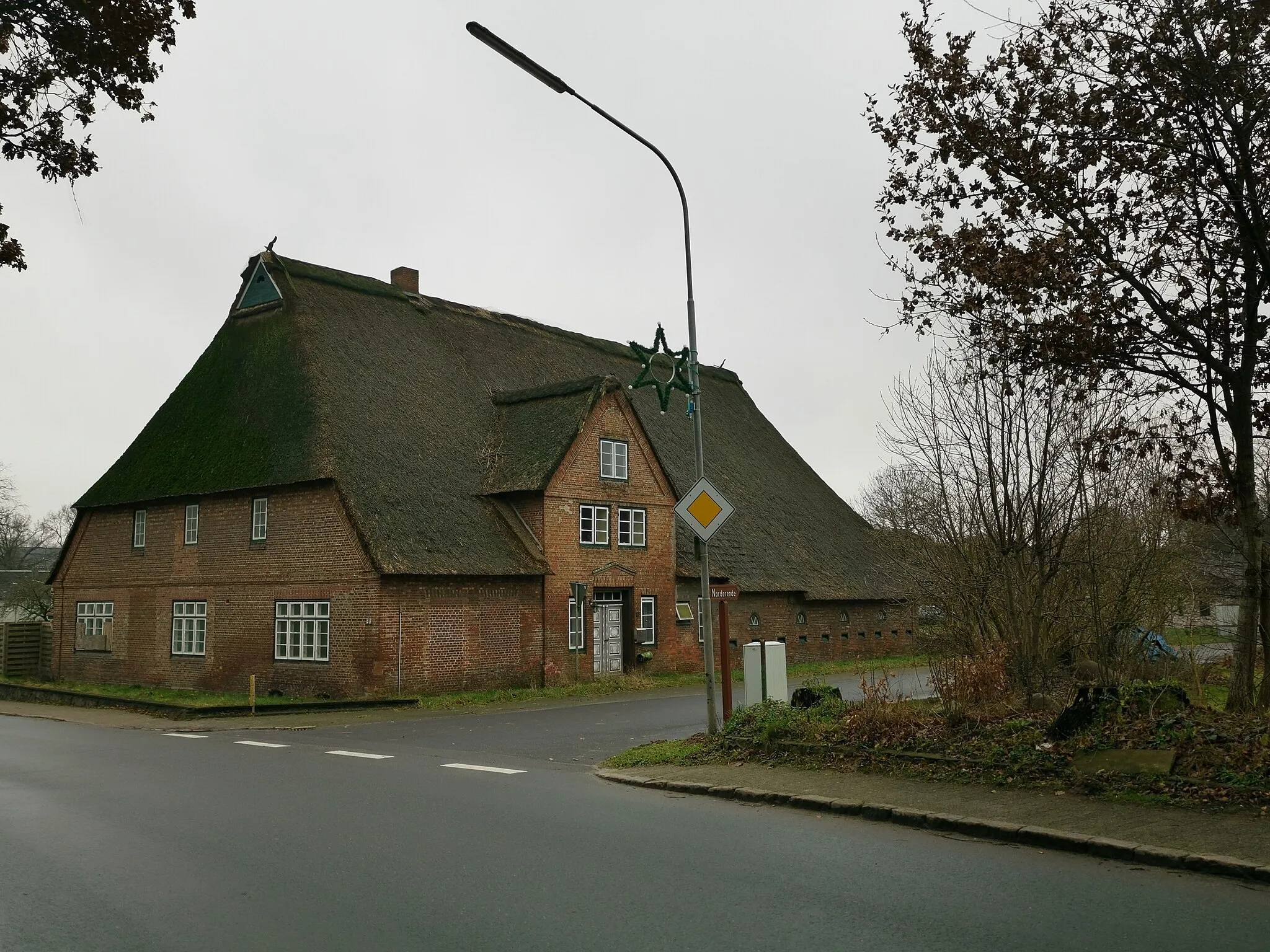 Photo showing: denkmalgeschütztes Bauernhaus Hauptstraße 23 in Kuden