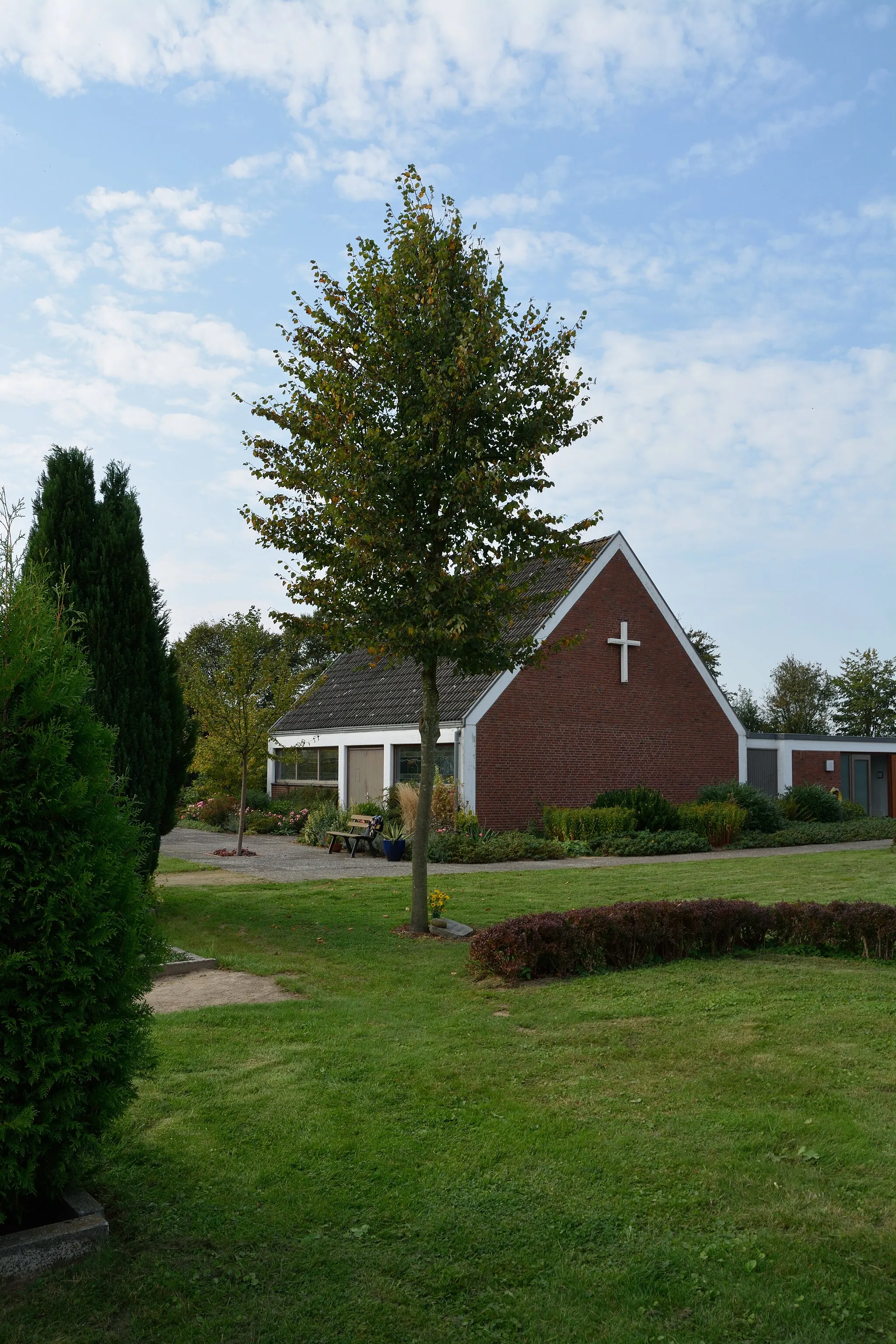 Photo showing: Friedhof Herzhorn

Heilige Linde Masuren