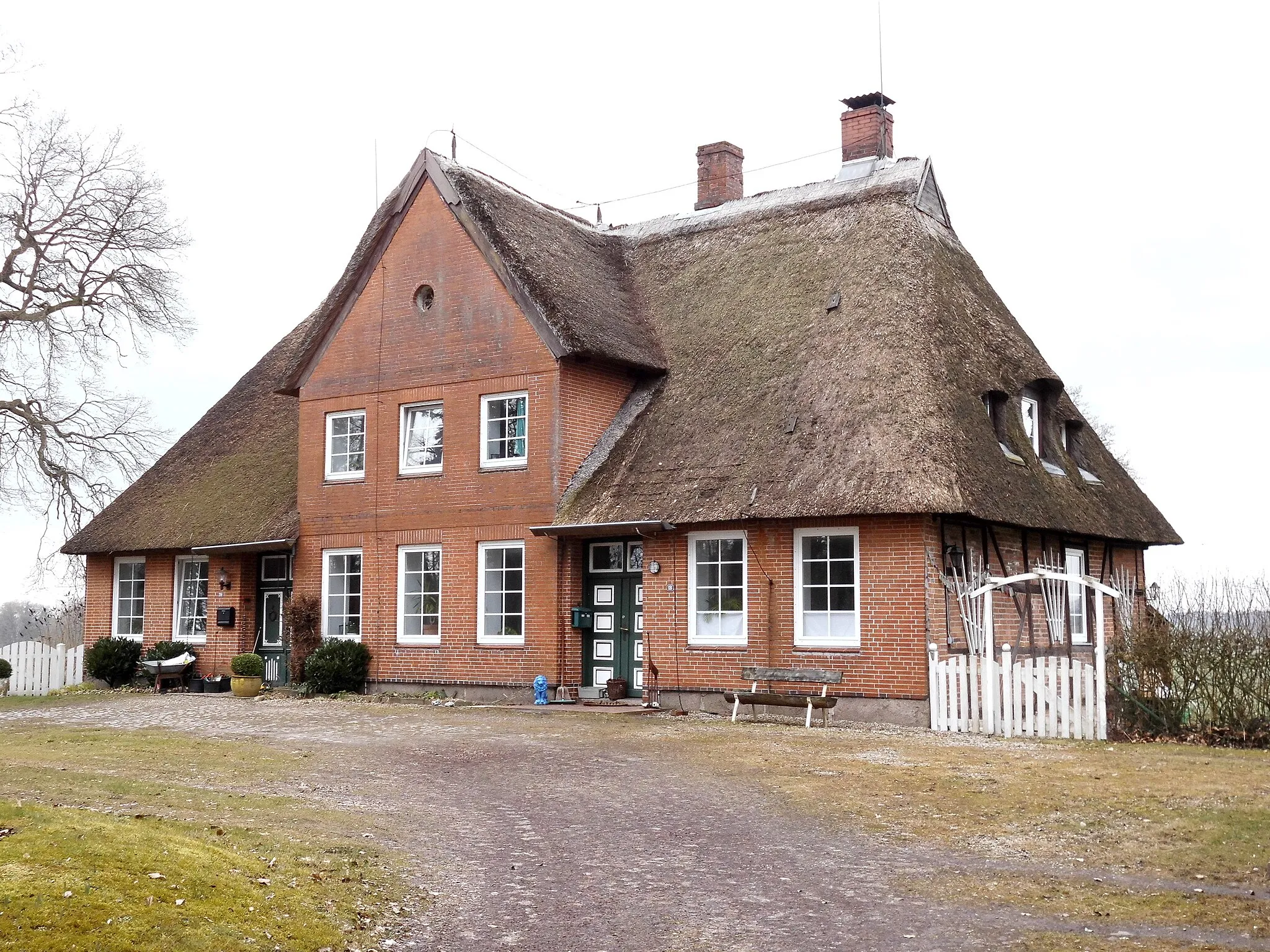 Photo showing: Ehemaliger Krug "Blauer Löwe" nahe dem Gut Rastorf.