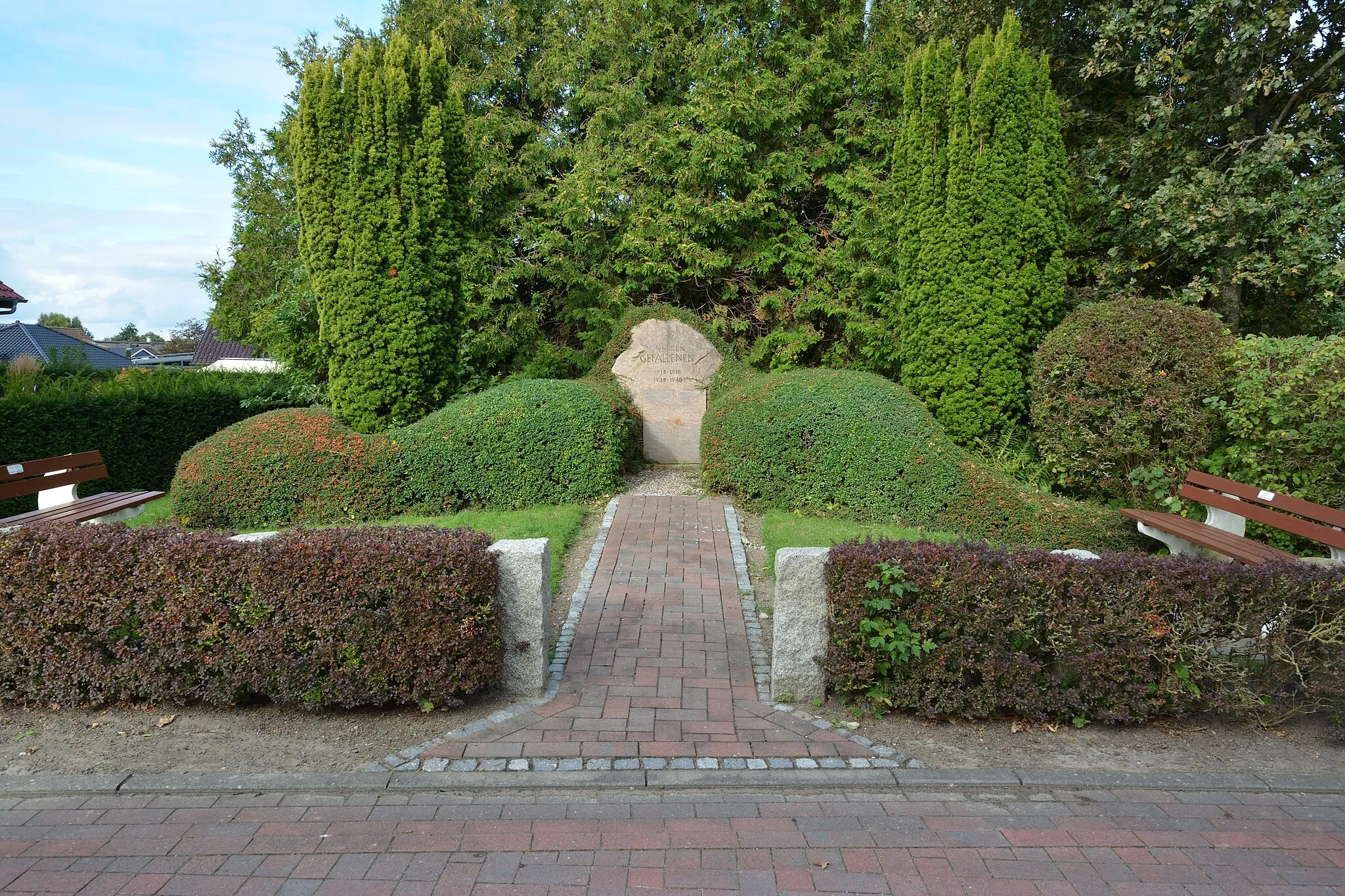 Photo showing: Am Ehrenmal in Büsumer Deichhausen