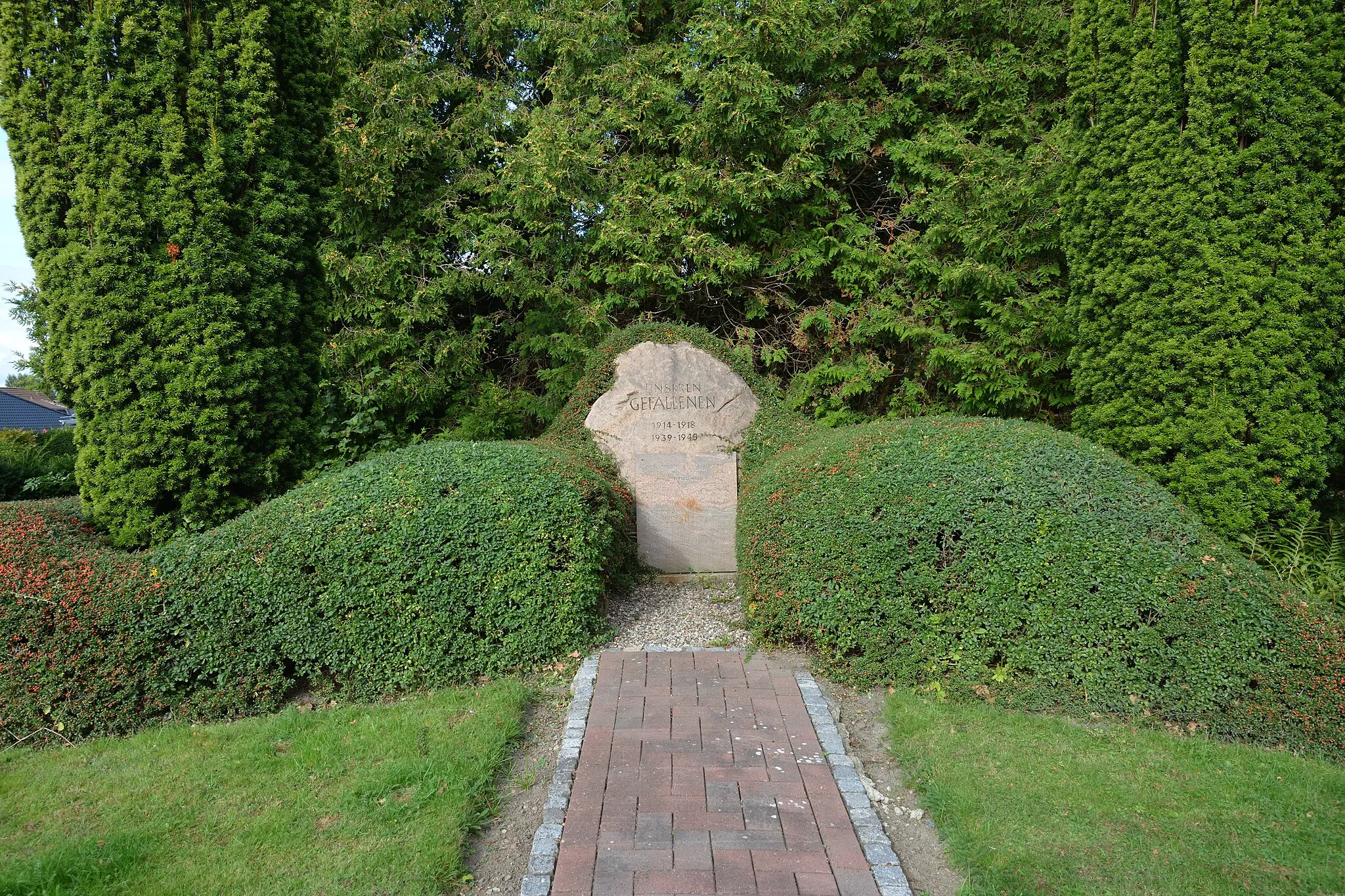 Photo showing: Am Ehrenmal in Büsumer Deichhausen