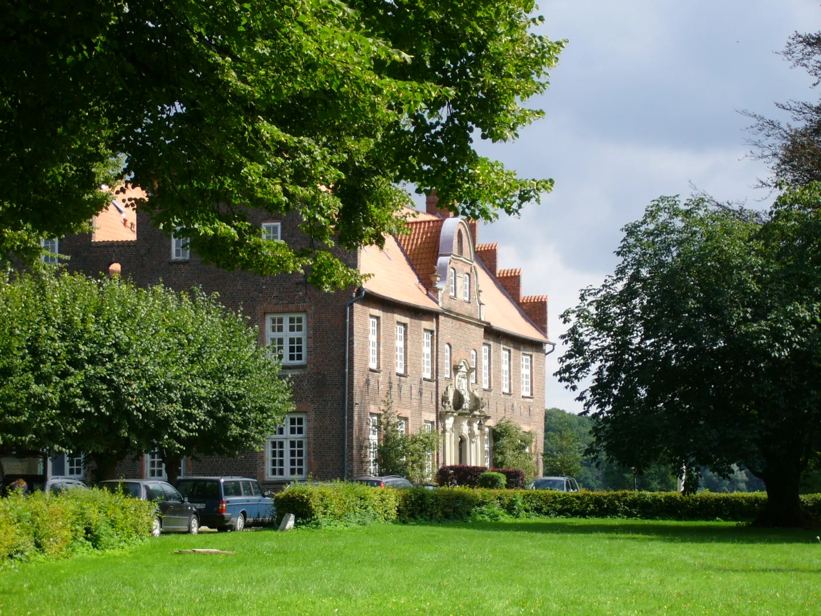 Photo showing: Herrenhaus des Gutes Wensin am Wardersee. Das Doppeldachhaus wurde 1642 gebaut.