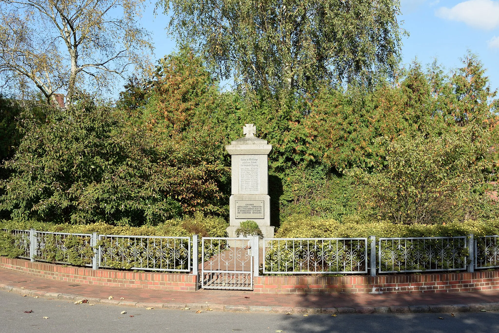 Photo showing: Ehrenmal in Dägeling