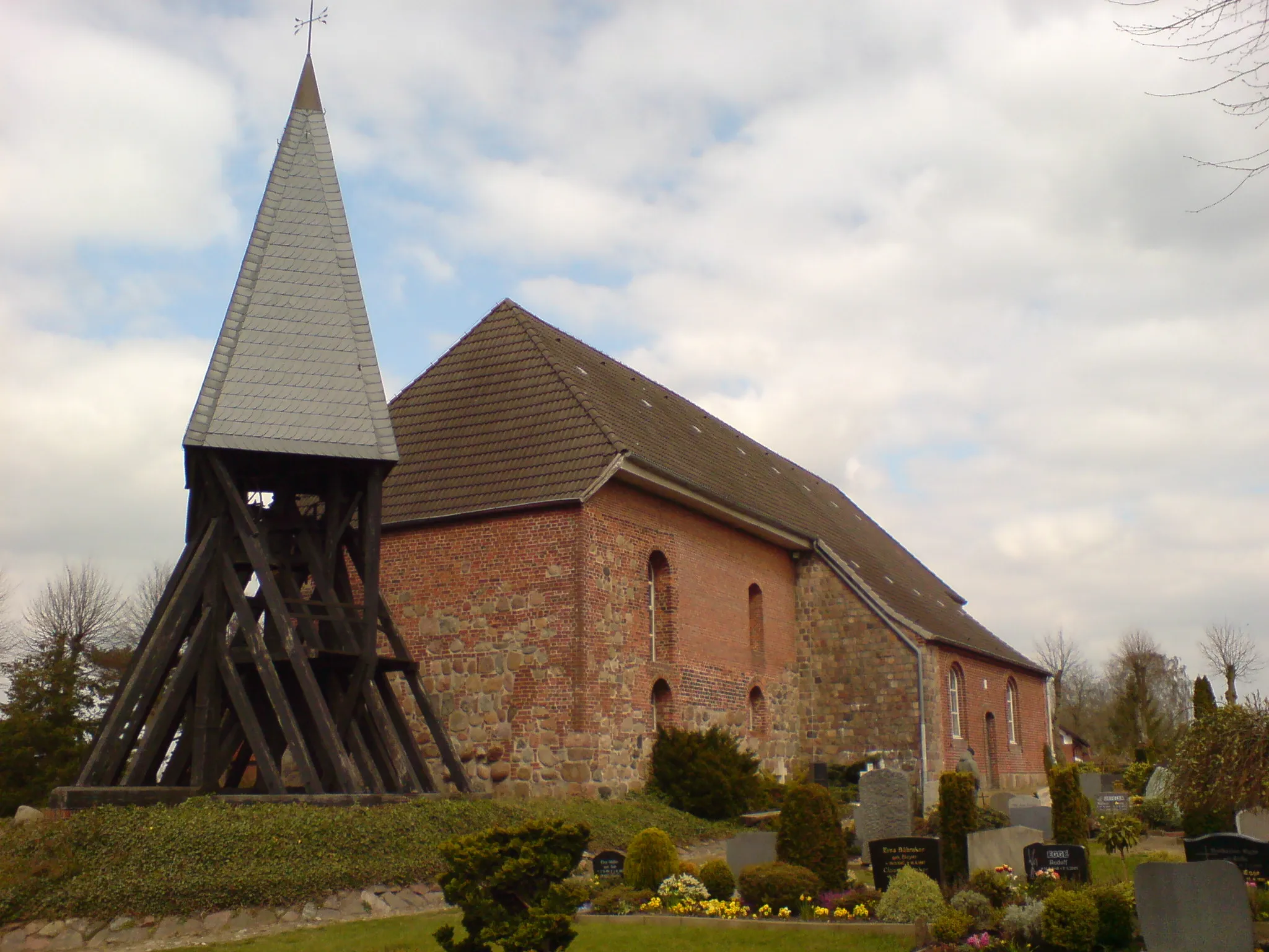 Photo showing: St.-Michaeliskirche, Hohenaspe