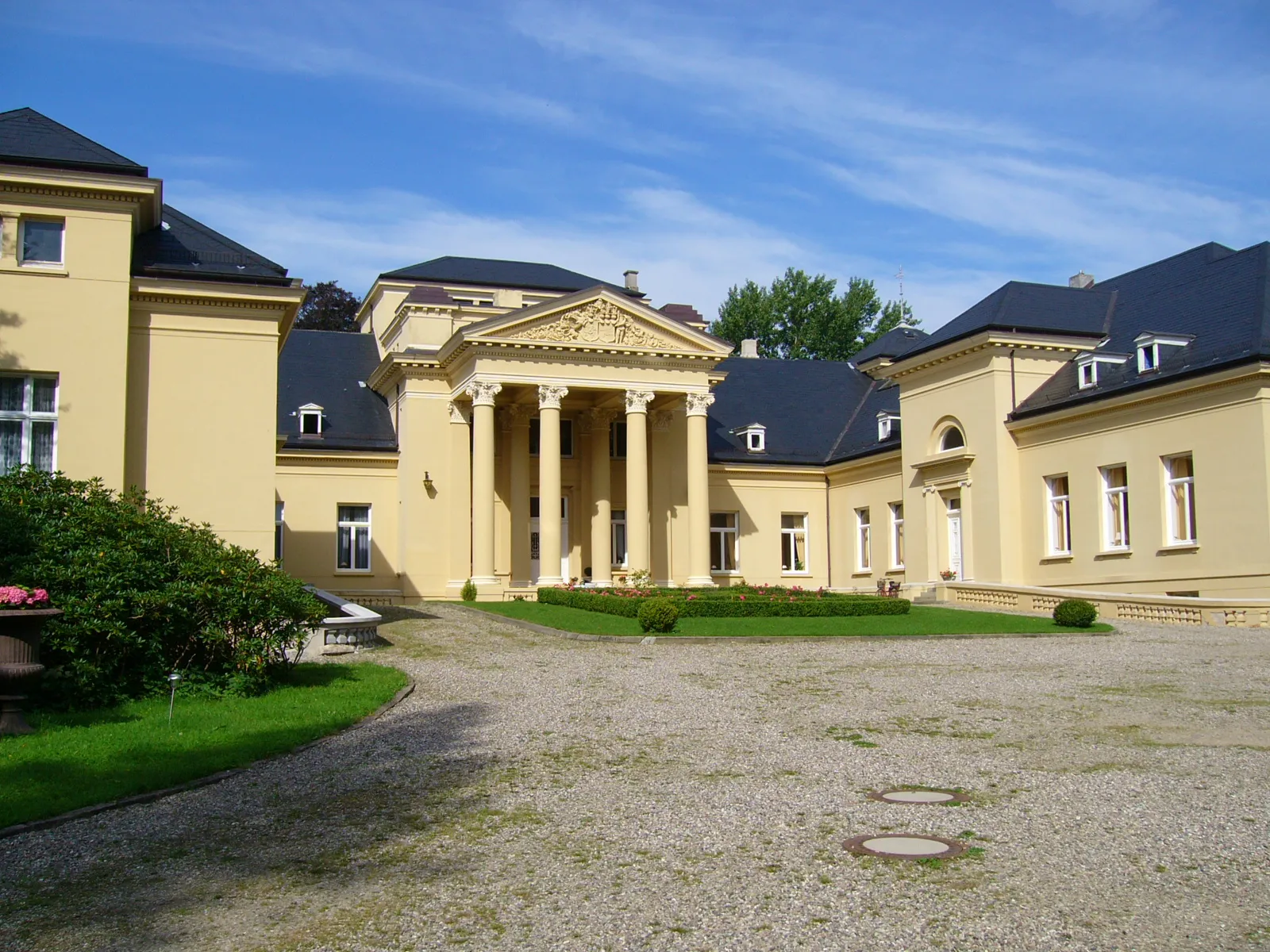 Photo showing: Herrenhaus des Gutes Bredeneek.