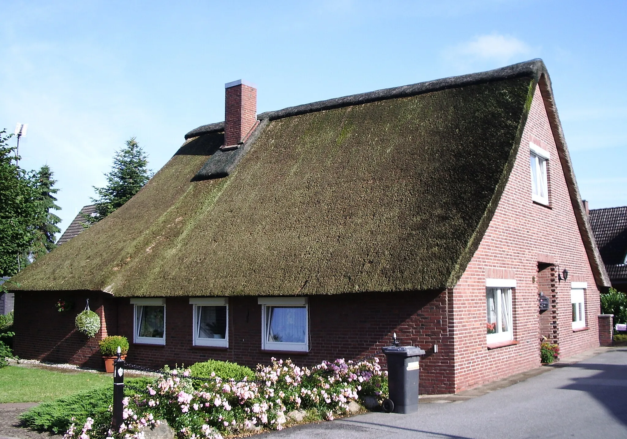 Photo showing: Ein über 200 Jahre altes Haus in Hetlingen