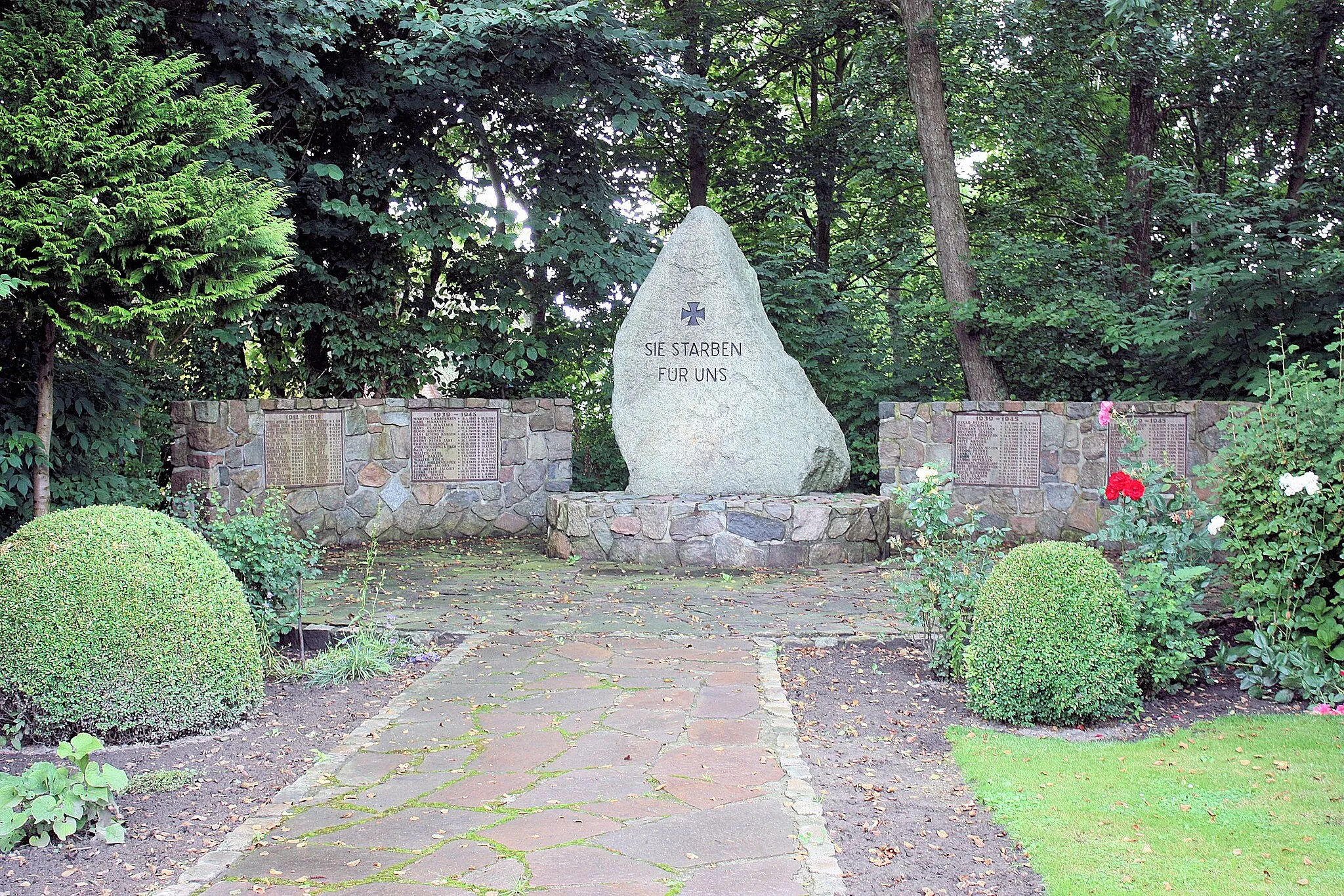 Photo showing: Koldenbüttel, the war memorial