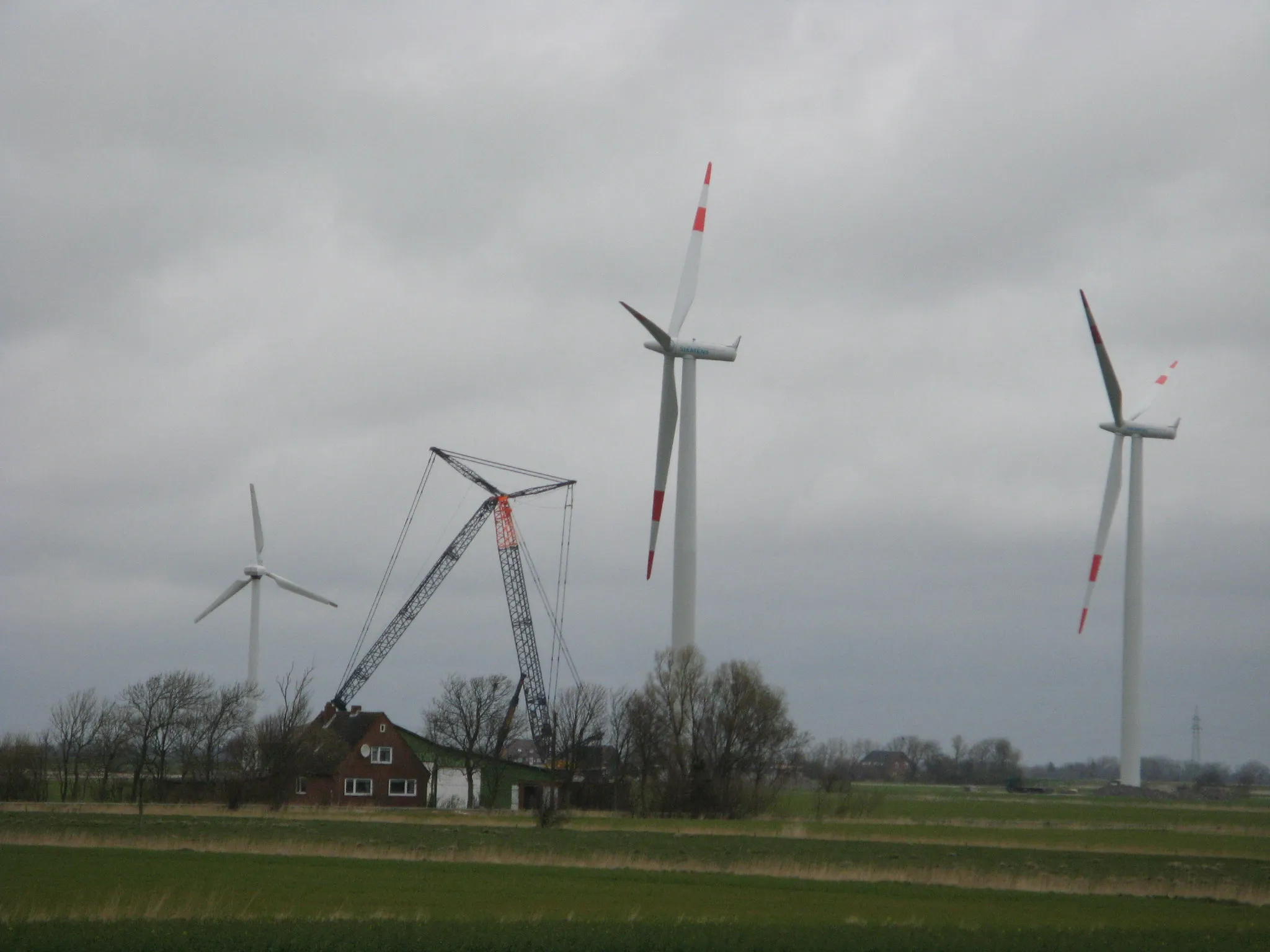 Photo showing: Wind turbines in Galmsbüll

Author: Dirk Ingo Franke