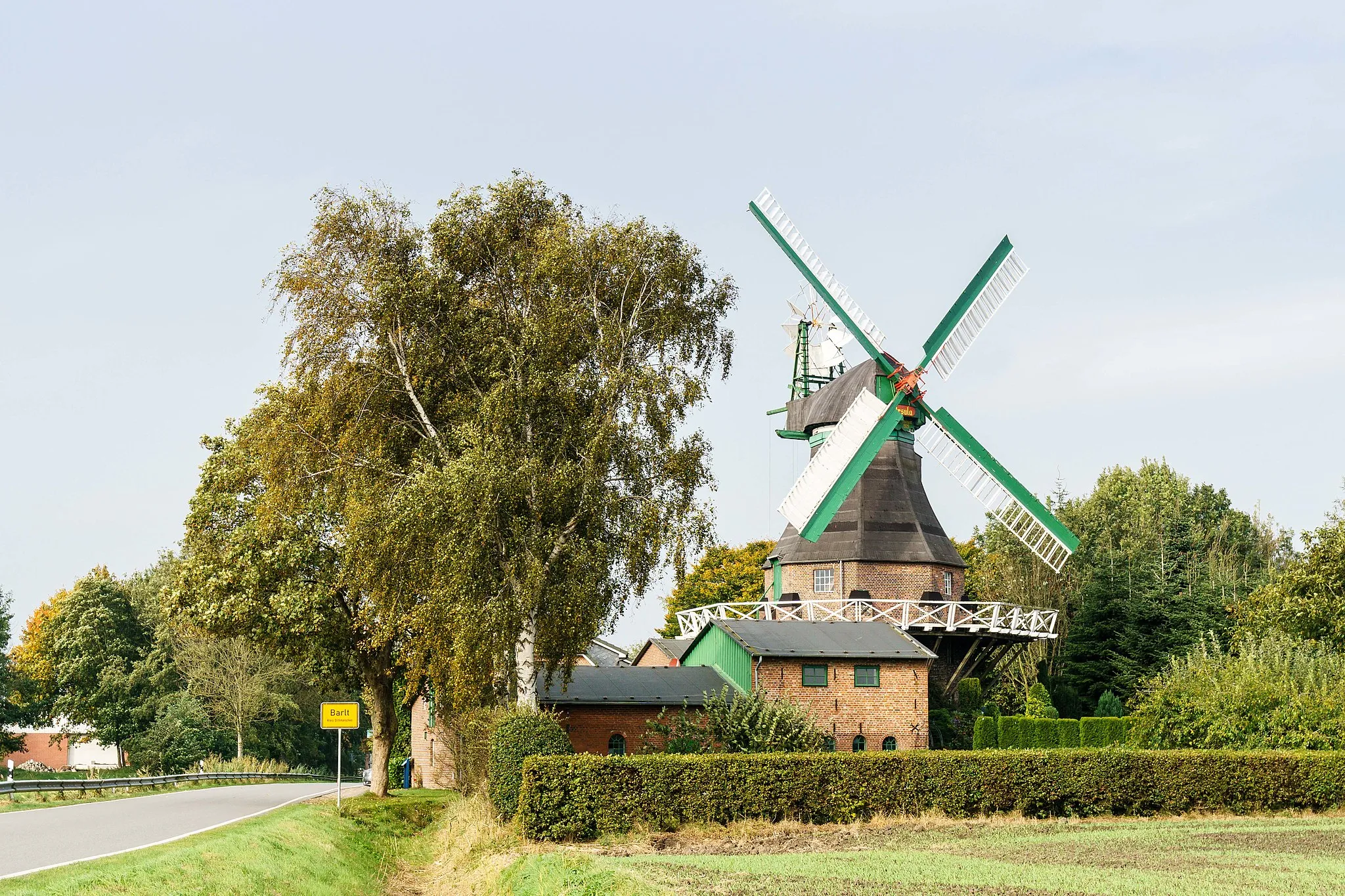 Photo showing: Galerieholländermühle Ursula, Mühlenstraße 5 in Barlt. Denkmal-ID 554