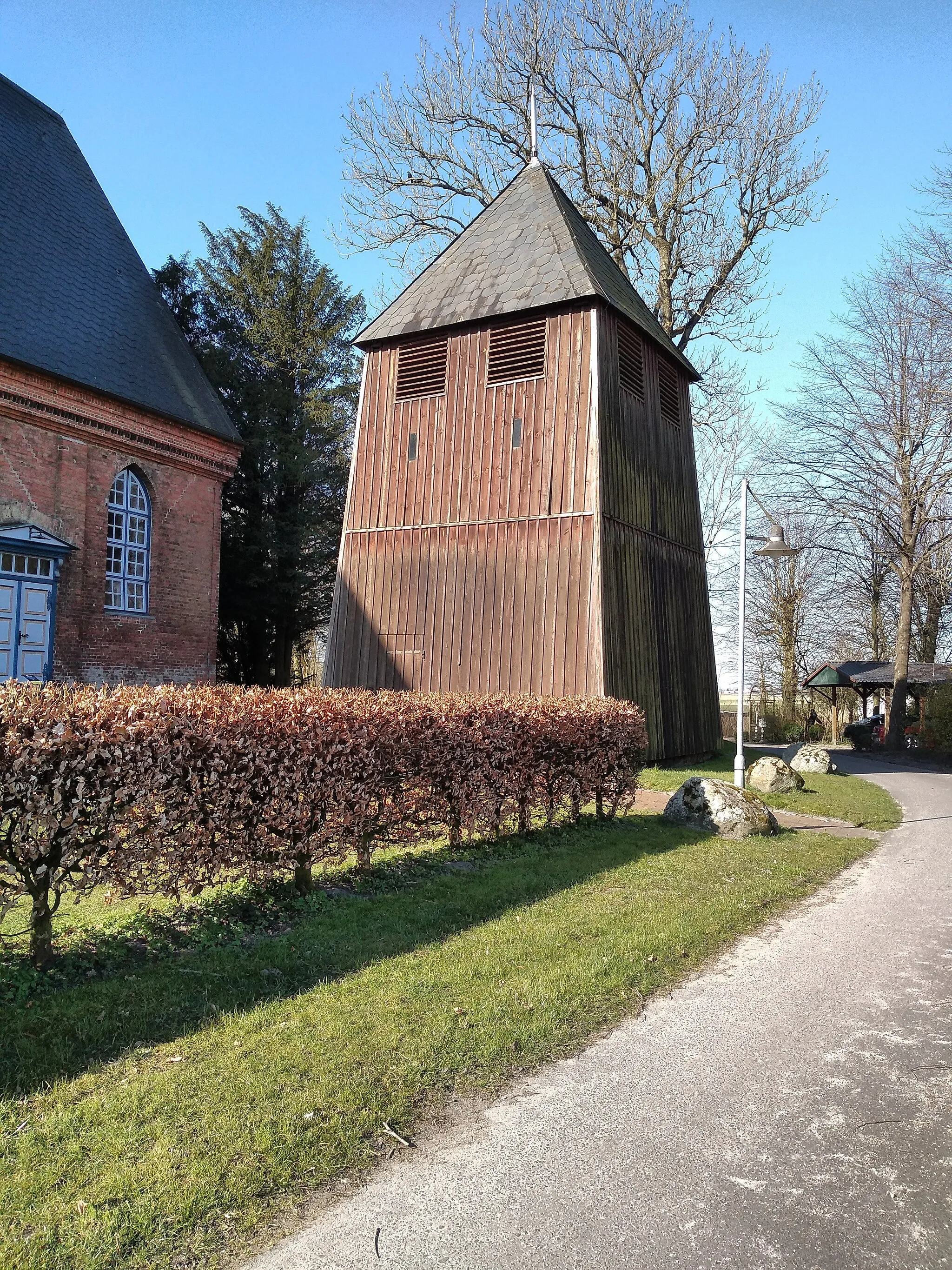 Photo showing: Glockenturm der St. Marien Kirche in Barlt