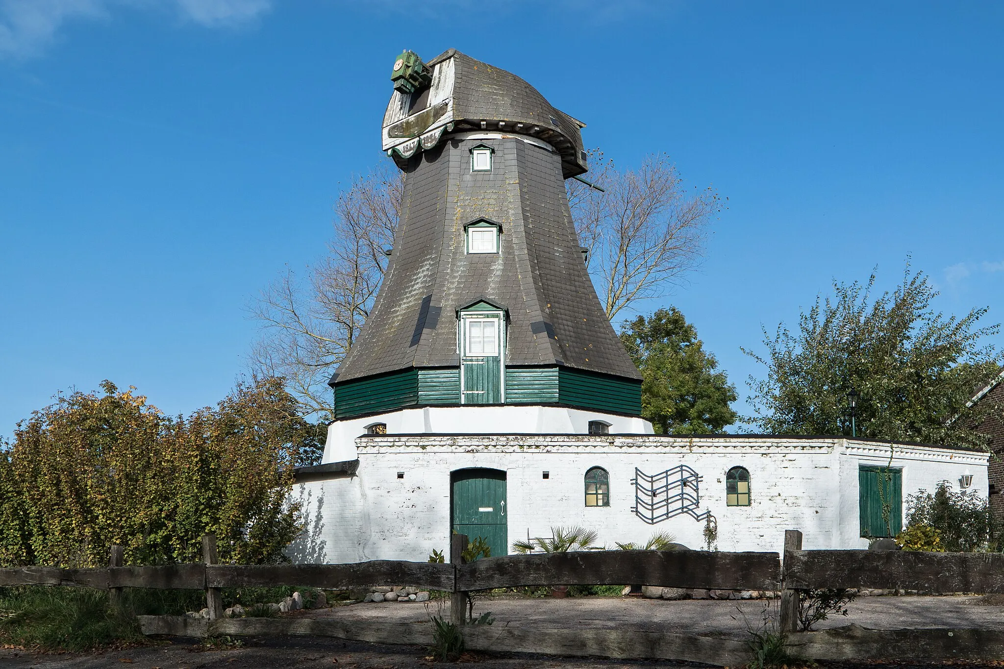 Photo showing: Windmühle Germania, bei Windmühlenweg 47 in Wöhrden