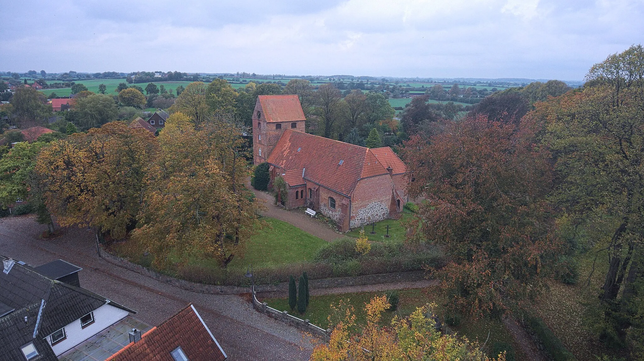 Photo showing: Blick auf die Marienkirche in Waabs.