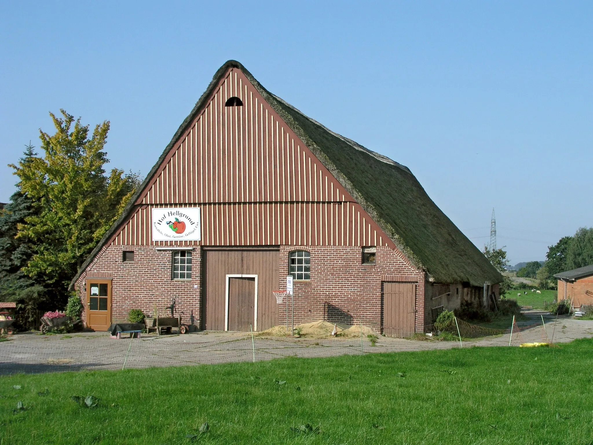 Photo showing: Groß Nordende (Germany) – Dorfstraße 67 – farm Hellgrund - Koelbel  (farm 9) – photo 2007
