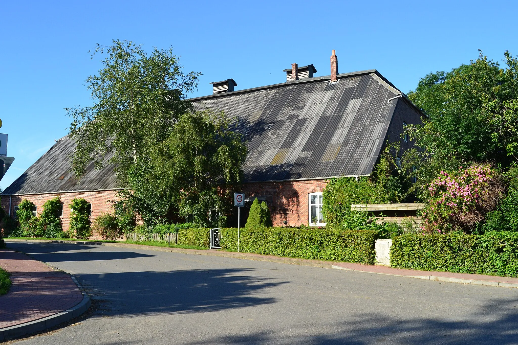 Photo showing: Haupthaus der Hofanlage Schulstraße 2 in Seestermühe Objekt war bis 2015 als Baudenkmal ausgewiesen.