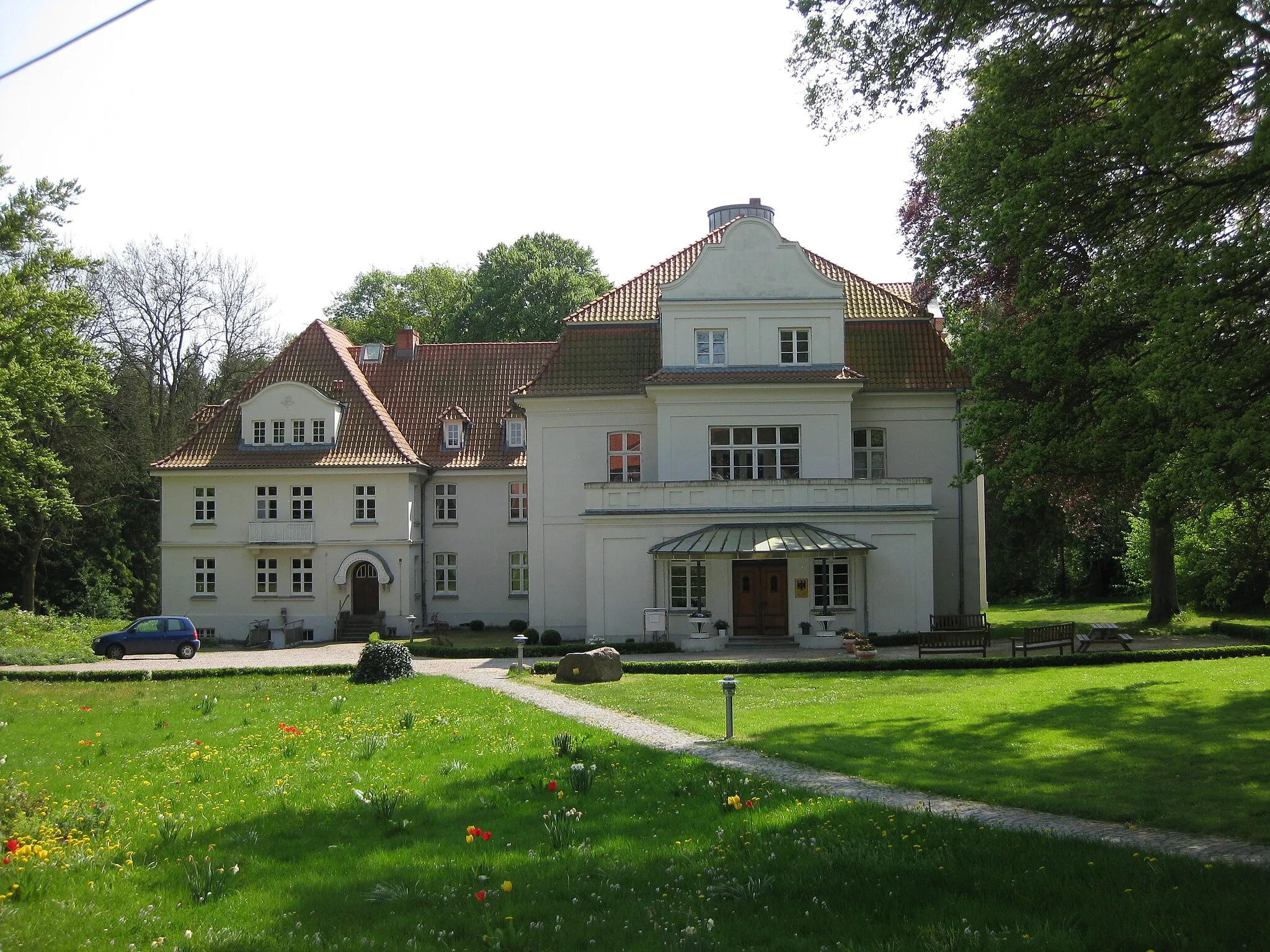 Photo showing: Institut für Ökologischen Landbau of the Johann Heinrich von Thünen-Institut at Gut Trenthorst in Westerau municipality, Stormarn district.