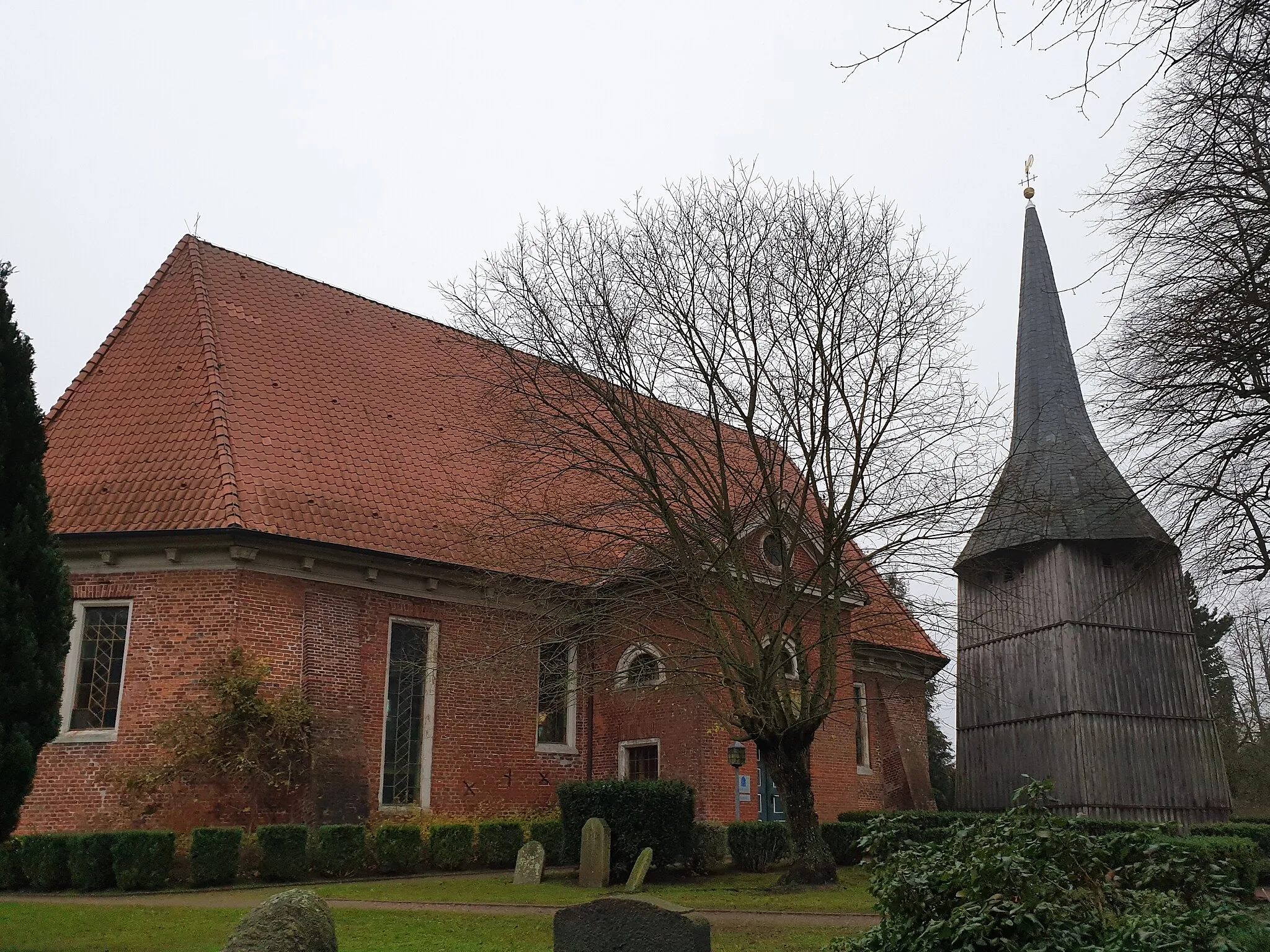 Photo showing: Seitenansicht der Katharinenkirche in Kirchbarkau
