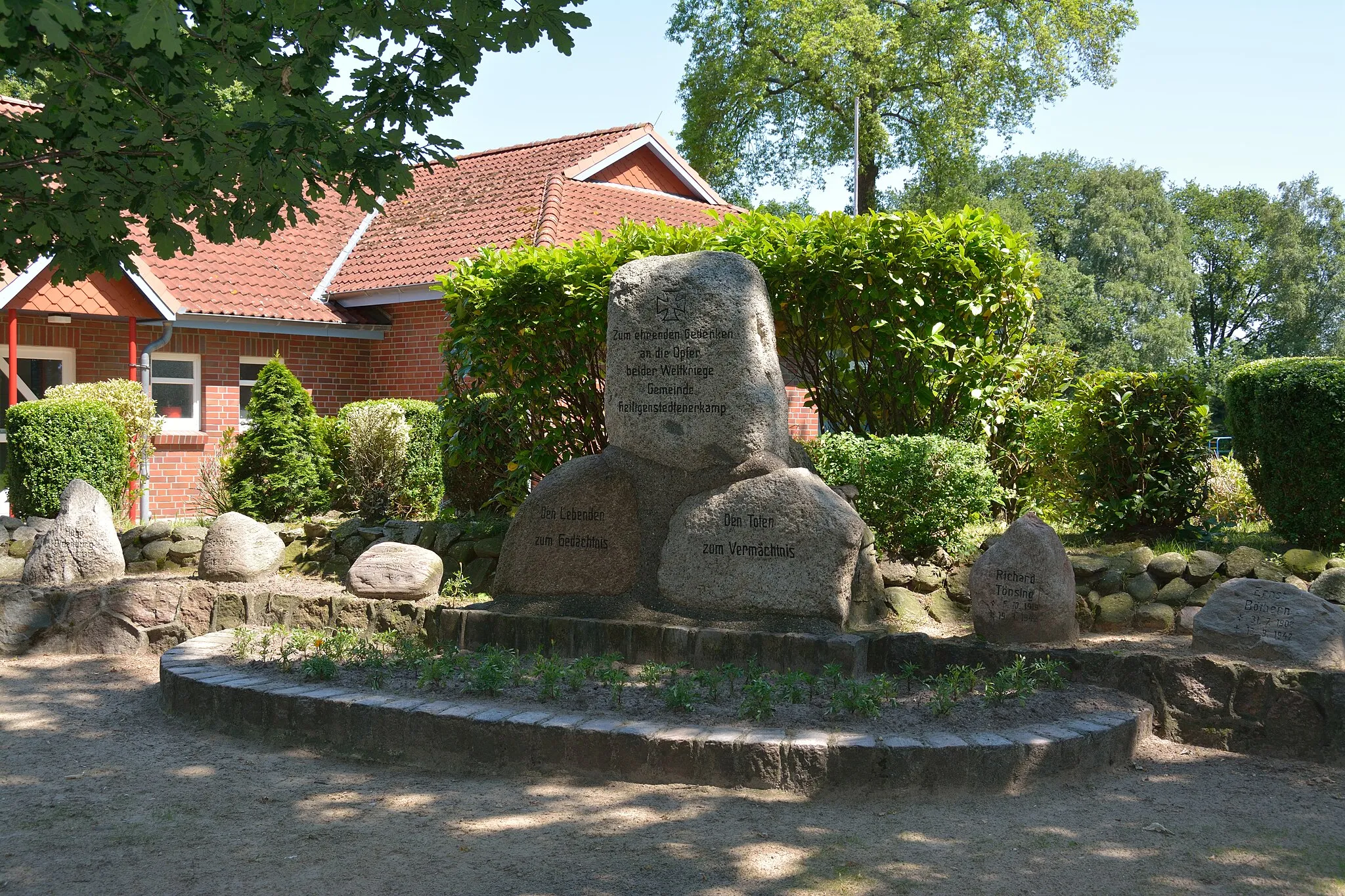 Photo showing: Gedenkstätte Heiligenstedtenerkamp