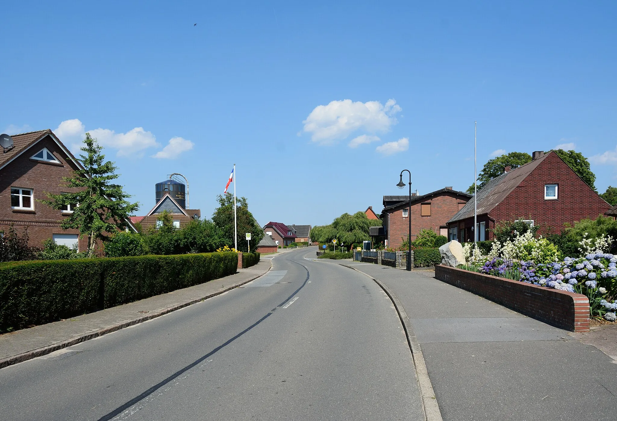 Photo showing: Blick in die Hauptstrasse