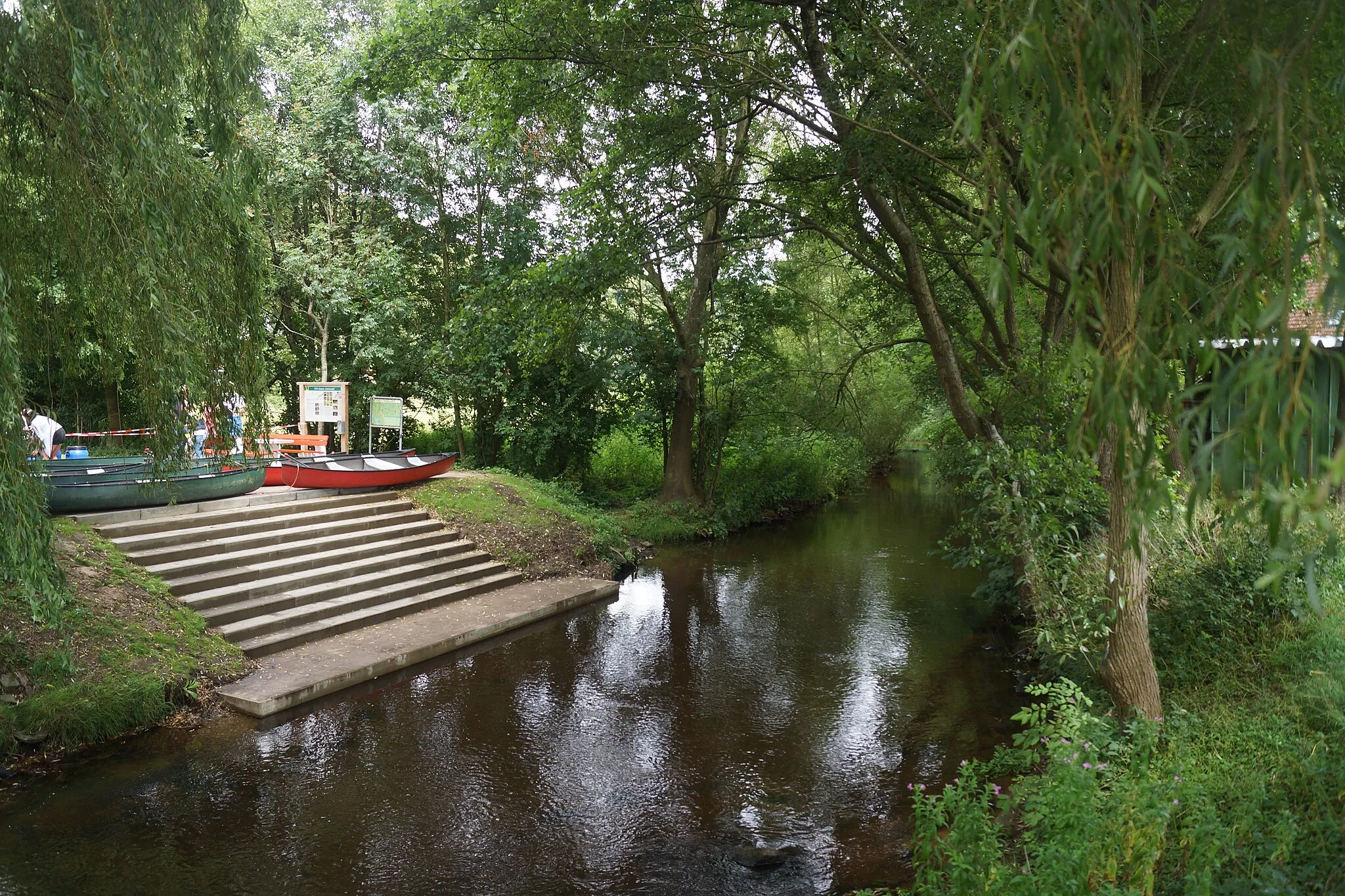 Photo showing: Bimöhlen, Germany: Canoe jetty at the bridge over the river Osterau