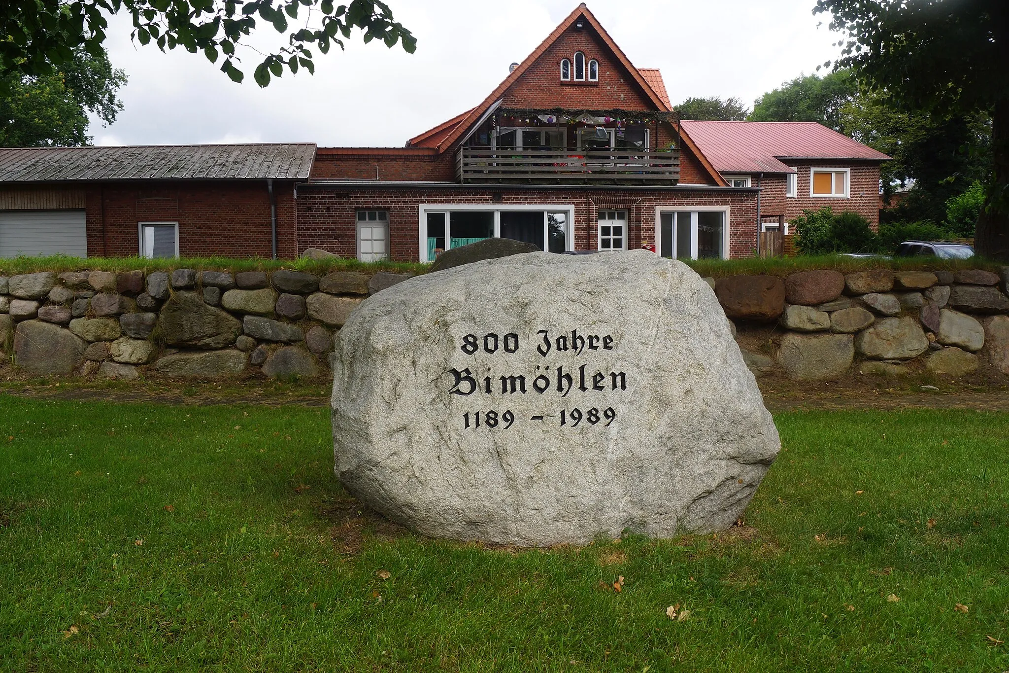 Photo showing: Bimöhlen, Germany: Monument made from a Glacial erratic to celebrate de 800th birthday of Bimöhlen