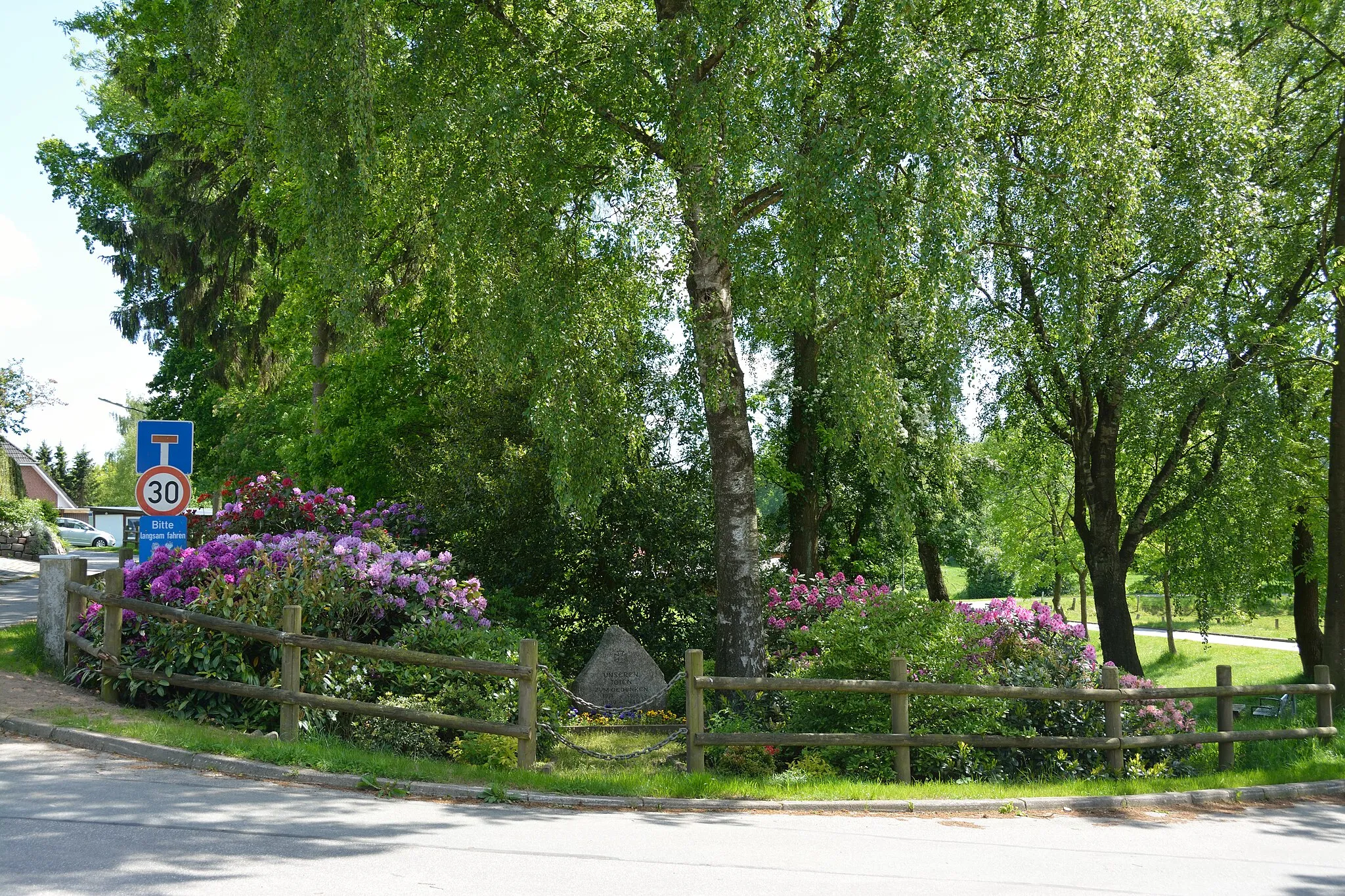 Photo showing: Das Ehrenmal in Warringholz