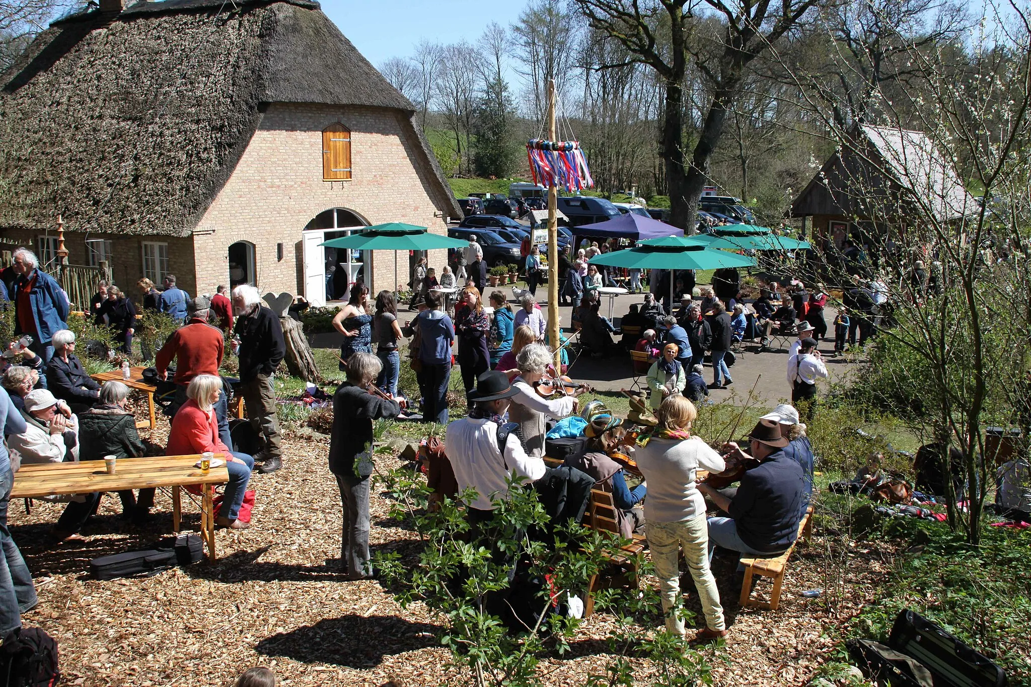 Photo showing: Maifolk-Fest im Kolonistenhof Neu Duvenstedt