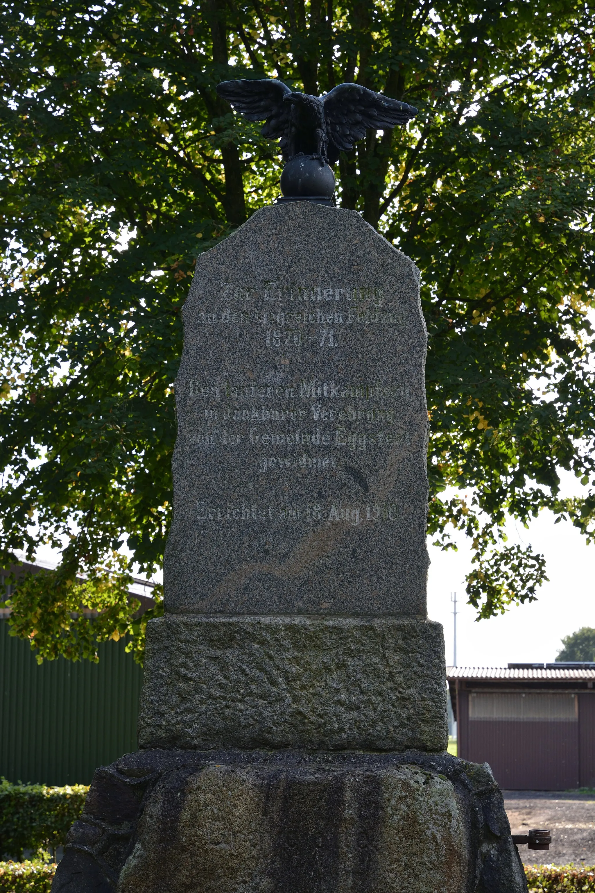 Photo showing: Am Ehrenmal in Eggstedt (Raiffeisenplatz)