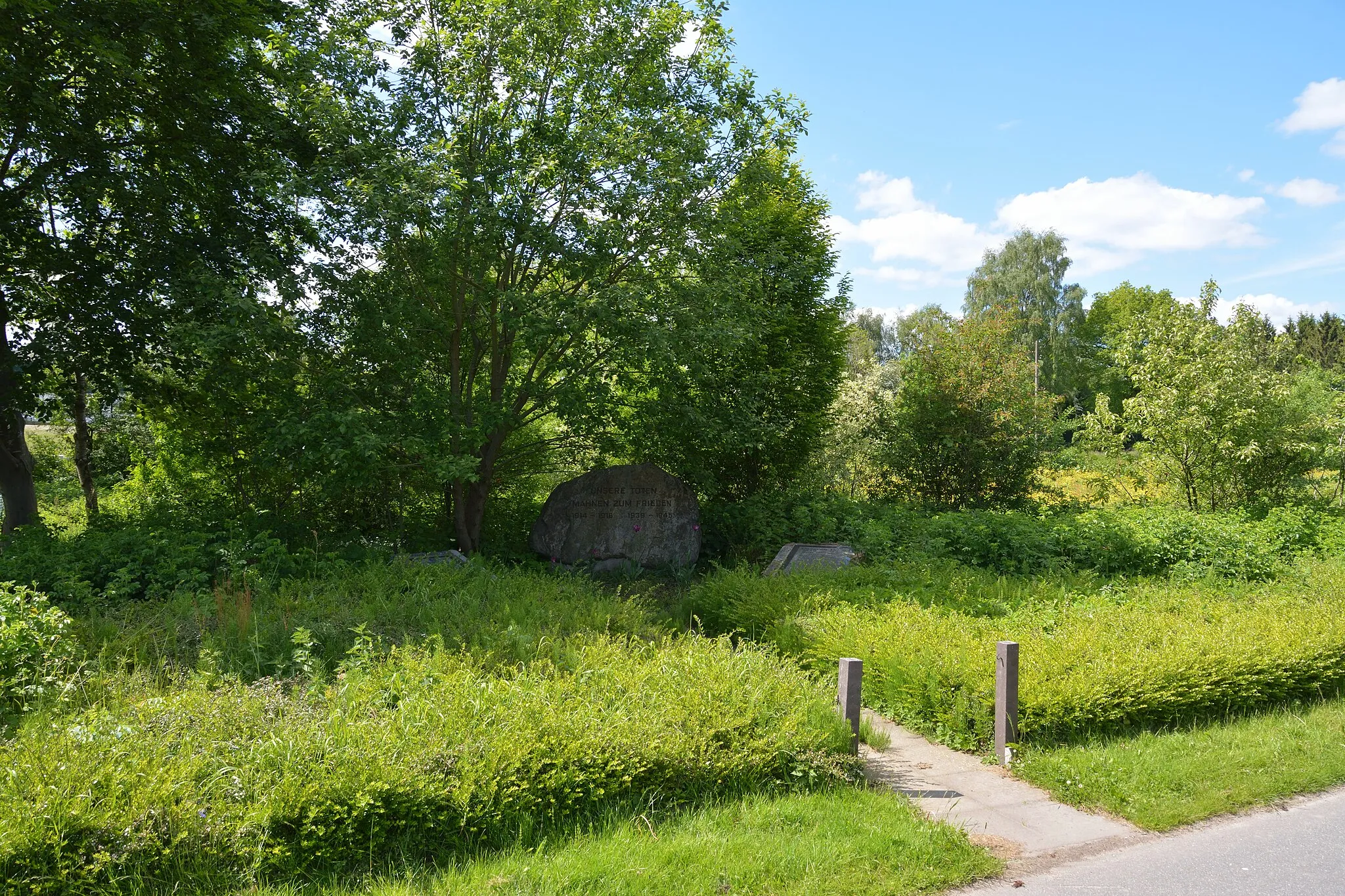 Photo showing: Das Ehrenmal in Aasbüttel