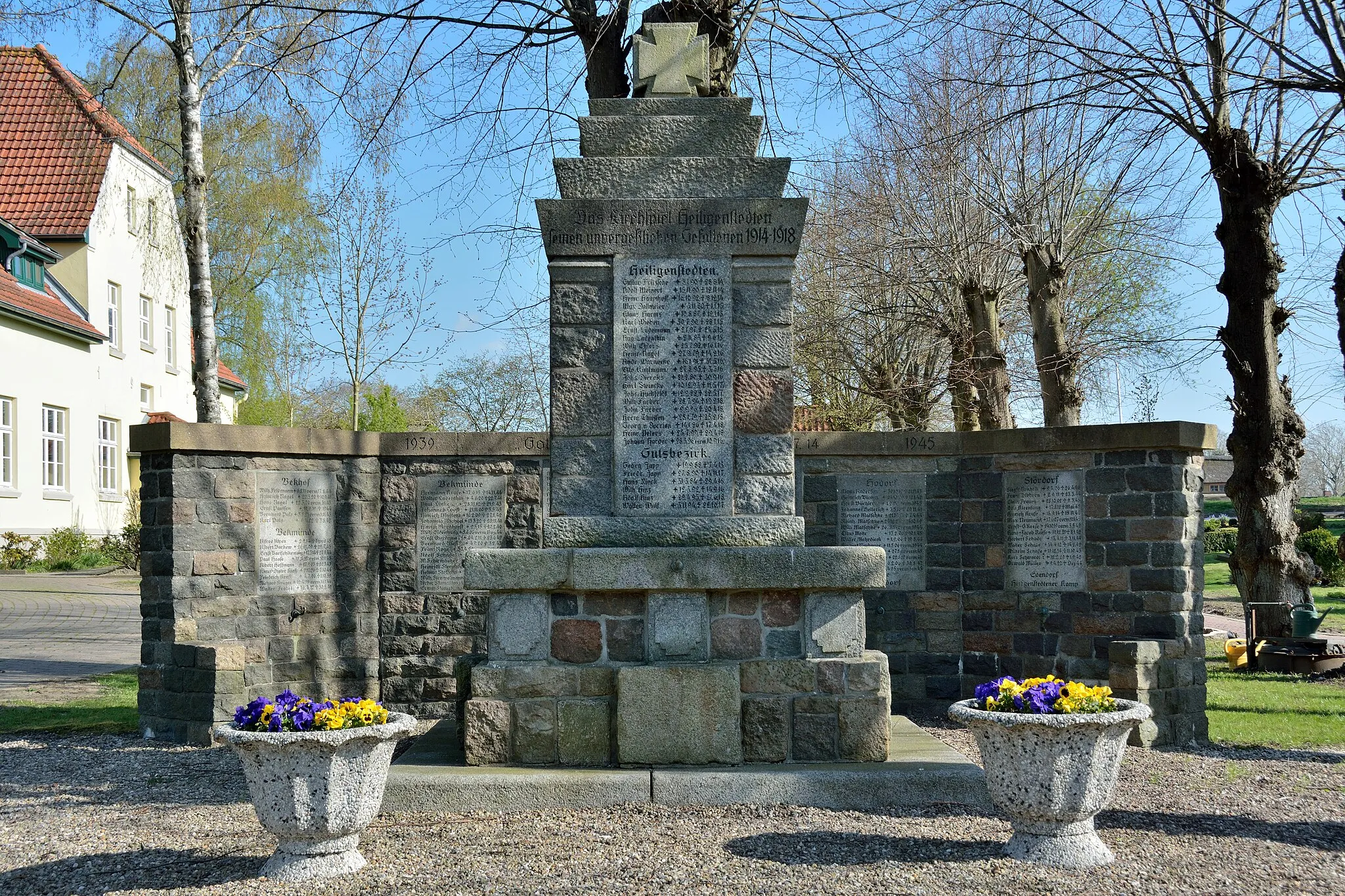 Photo showing: Das Ehrenmal in Heiligenstedten