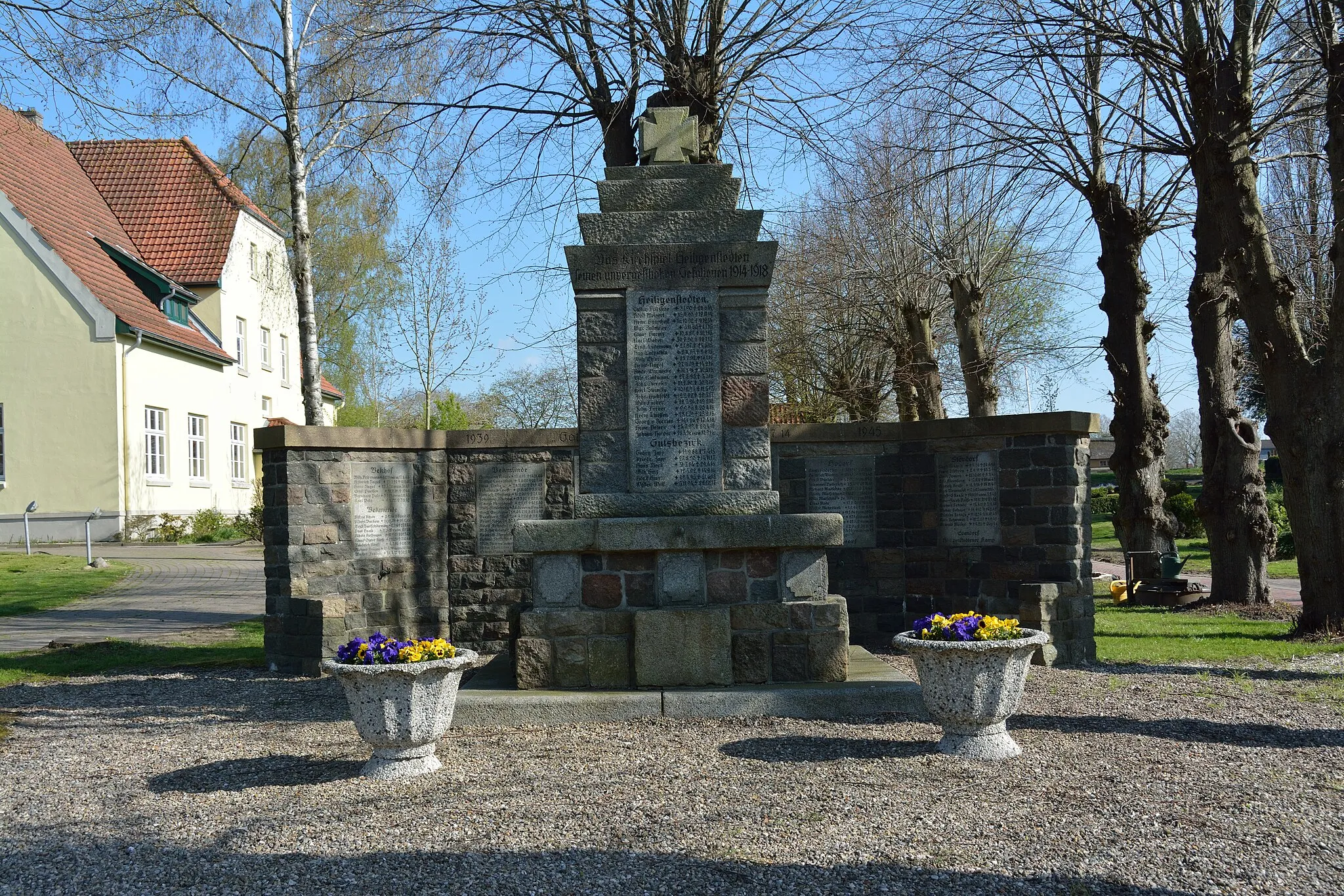 Photo showing: Das Ehrenmal in Heiligenstedten