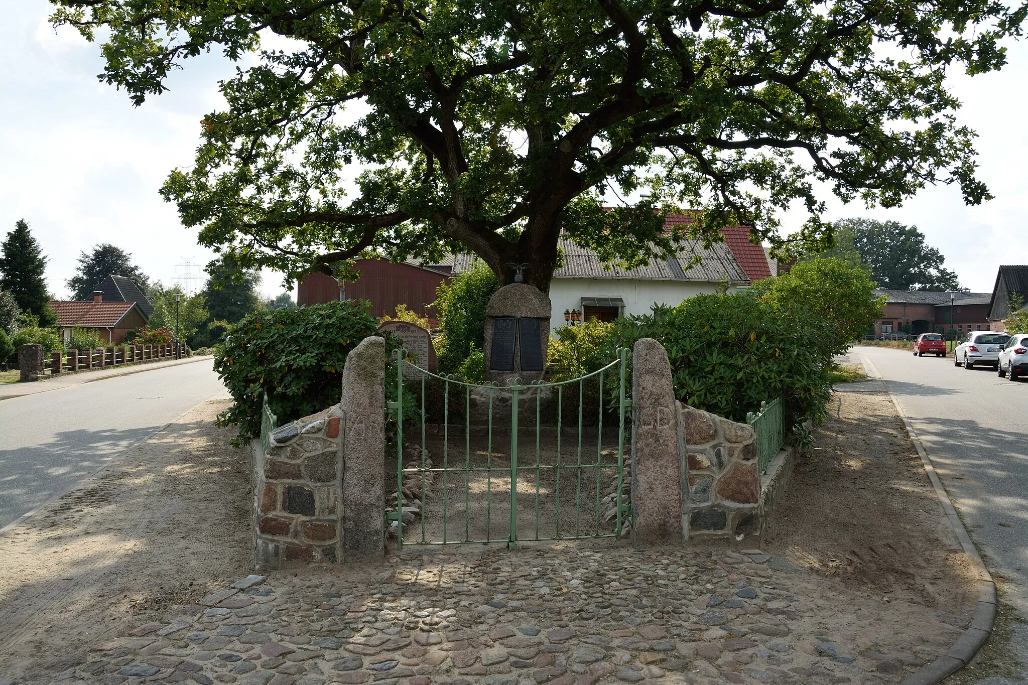Photo showing: Ehrenmal in Pöschendorf