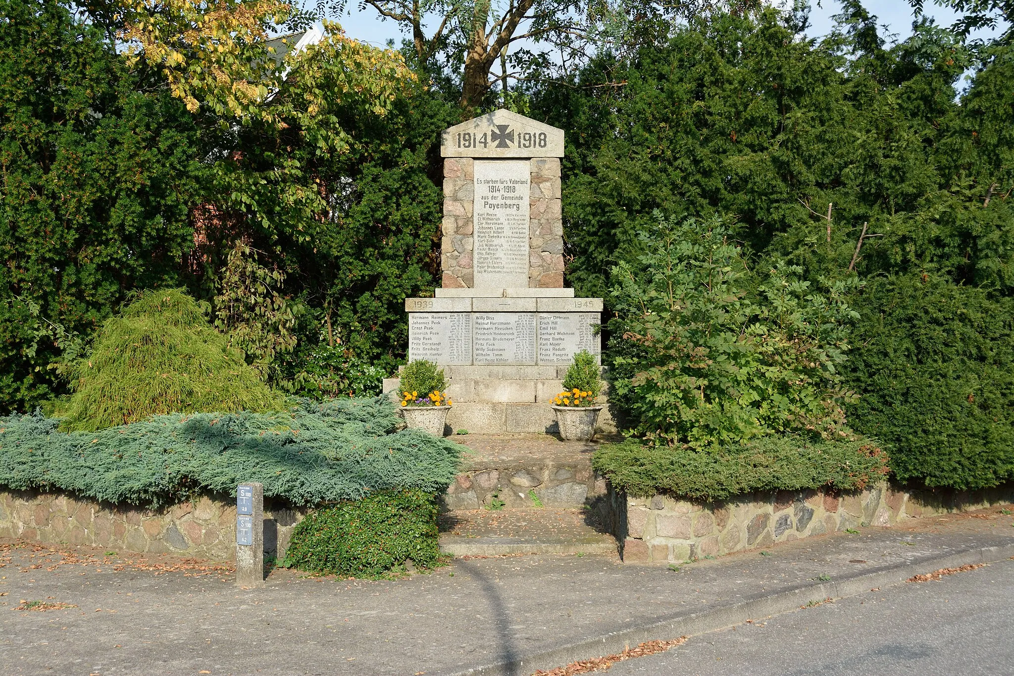 Photo showing: Ehrenmal in Poyenberg