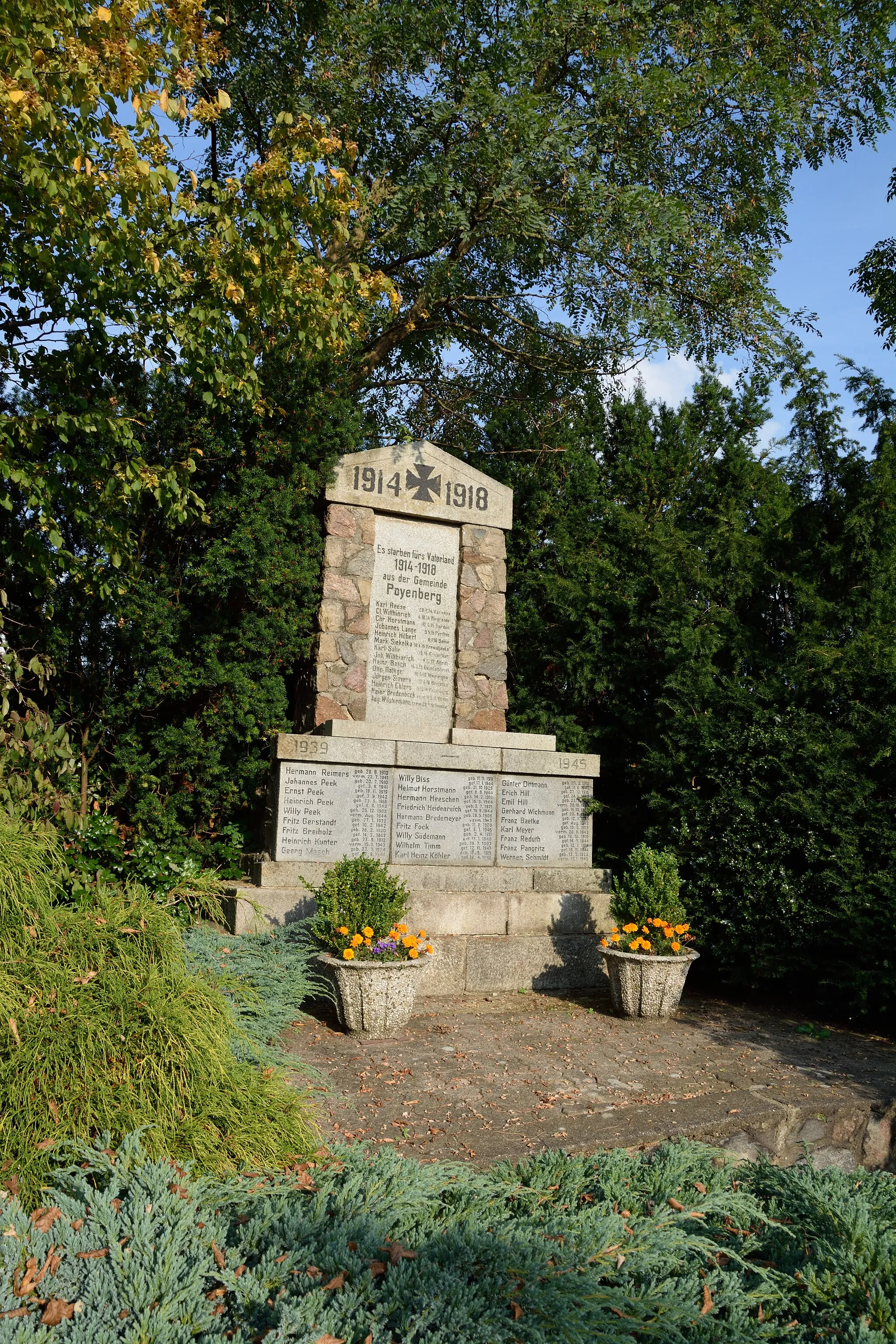 Photo showing: Ehrenmal in Poyenberg