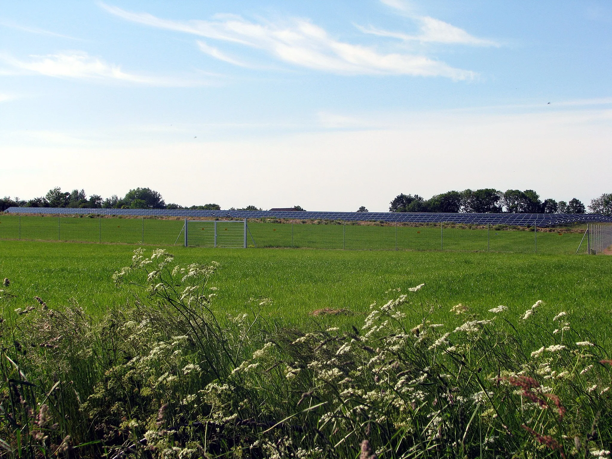 Photo showing: Ein Solarfeld in der Gemeinde Högel, Kreis Nordfriesland
