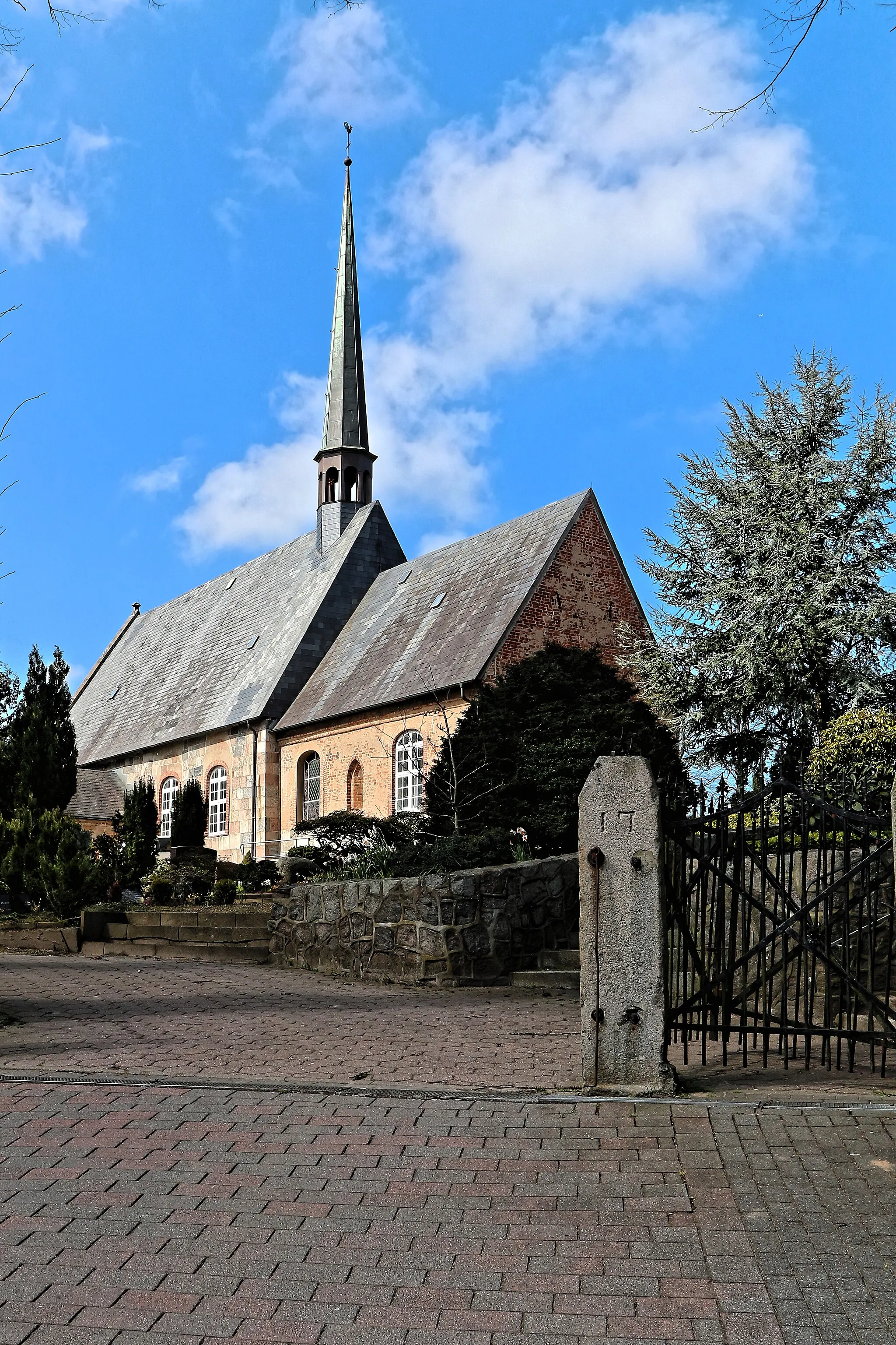 Photo showing: Norderbrarup, Kirche St.Marien um 1200