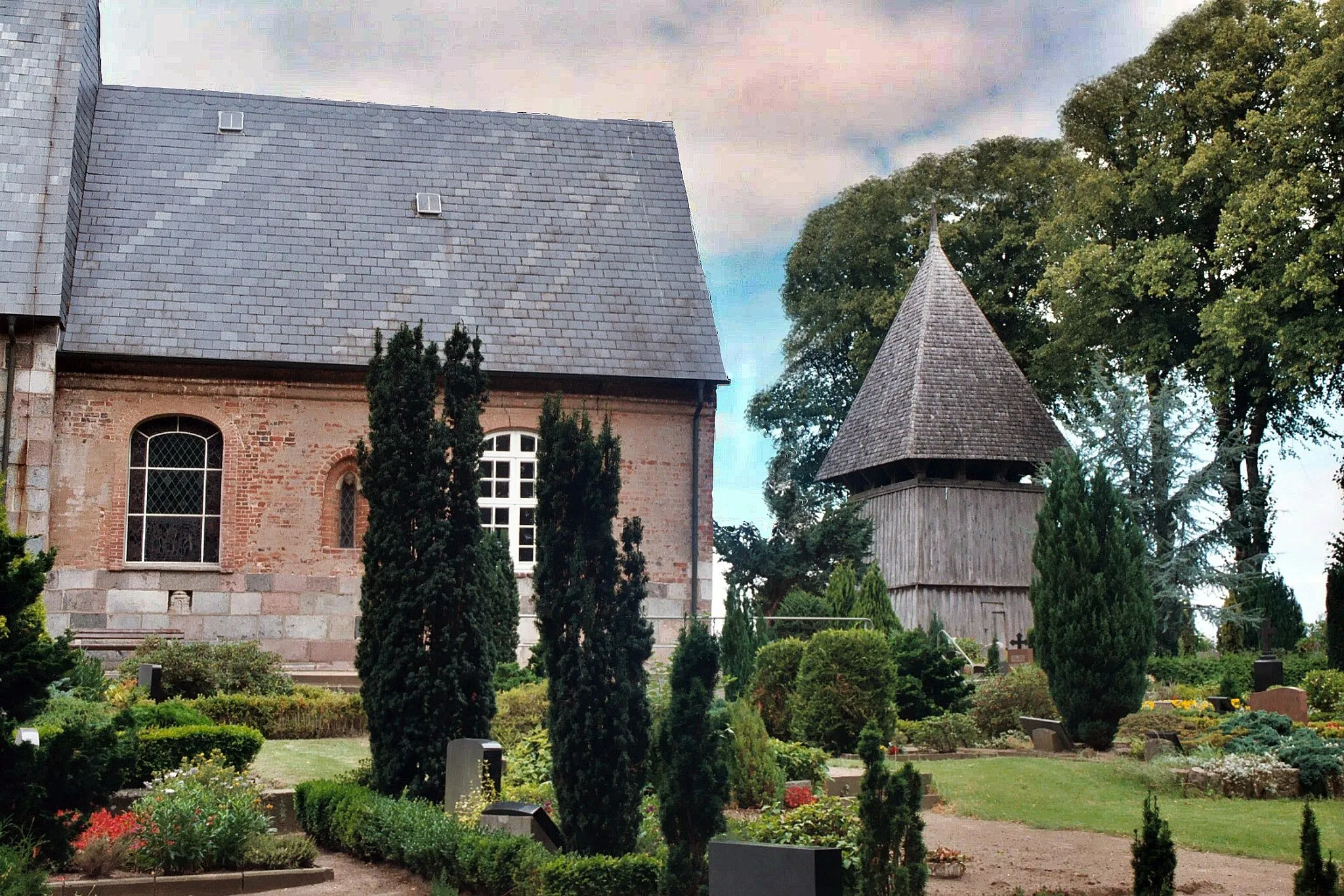 Photo showing: Norderbrarup, the Mary´s Church and the bell tower, shot in 2003