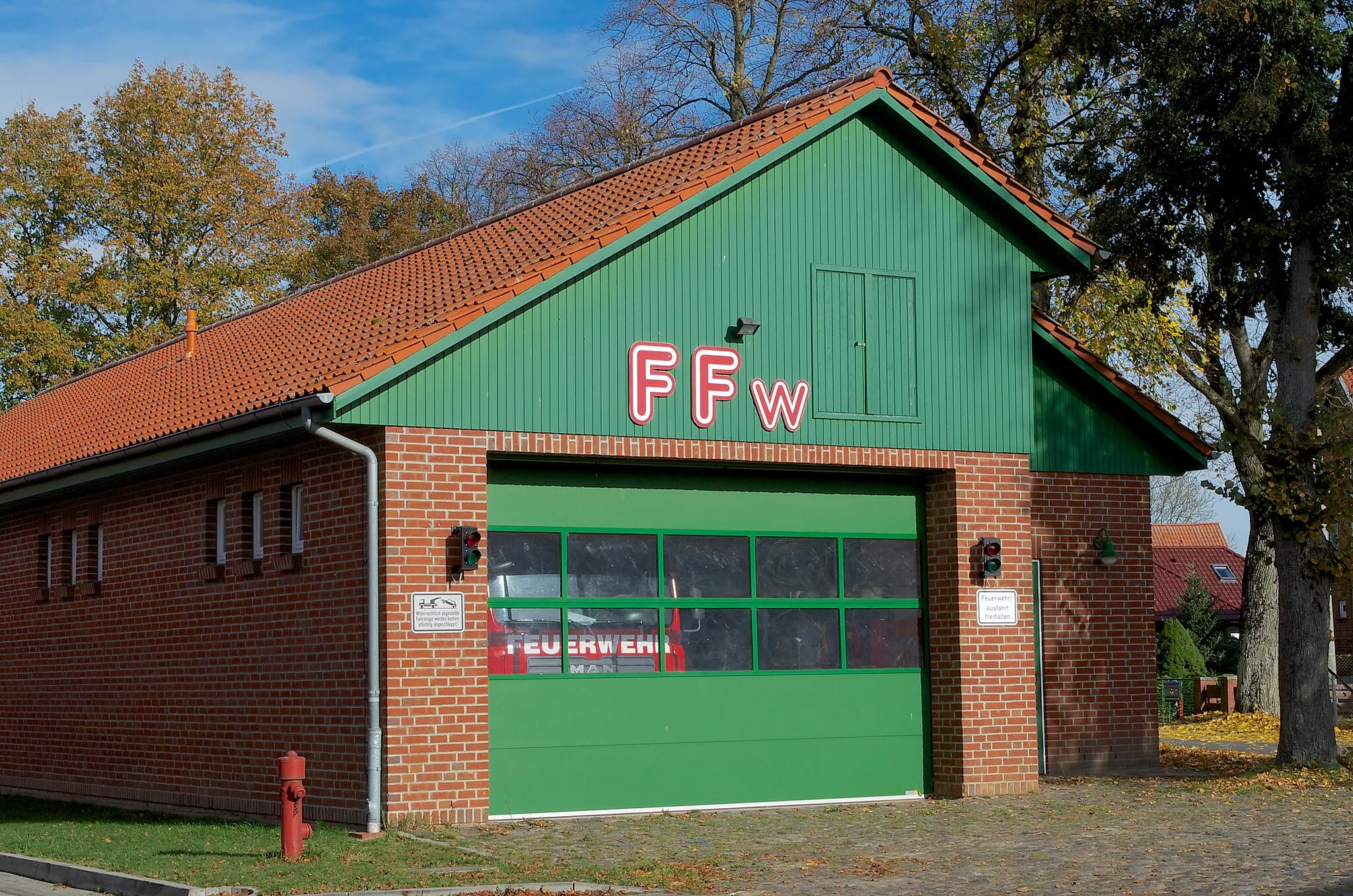 Photo showing: Depot of the voluntary fire brigade of Gresse, Germany