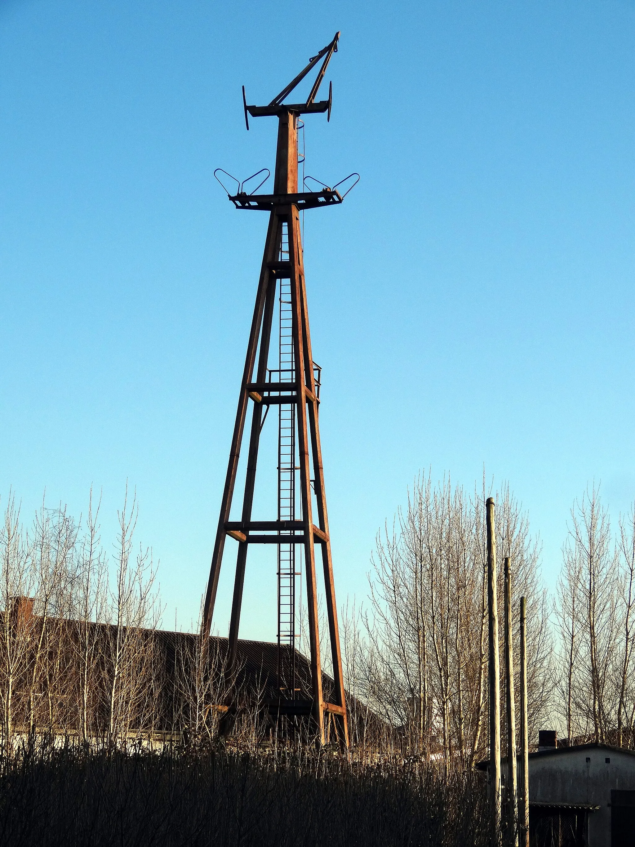 Photo showing: Letzter Mast der de:Agethorster Drahtseilbahn in Itzehoe