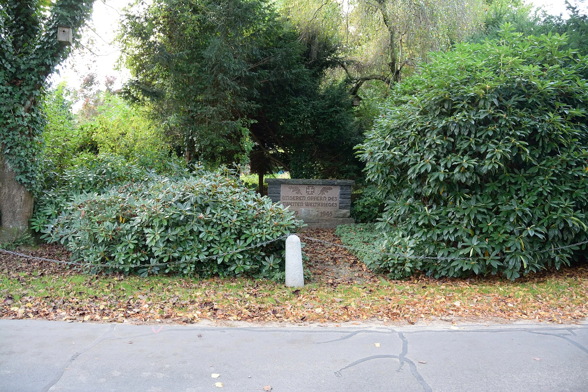 Photo showing: Ehrenmal in Rosdorf