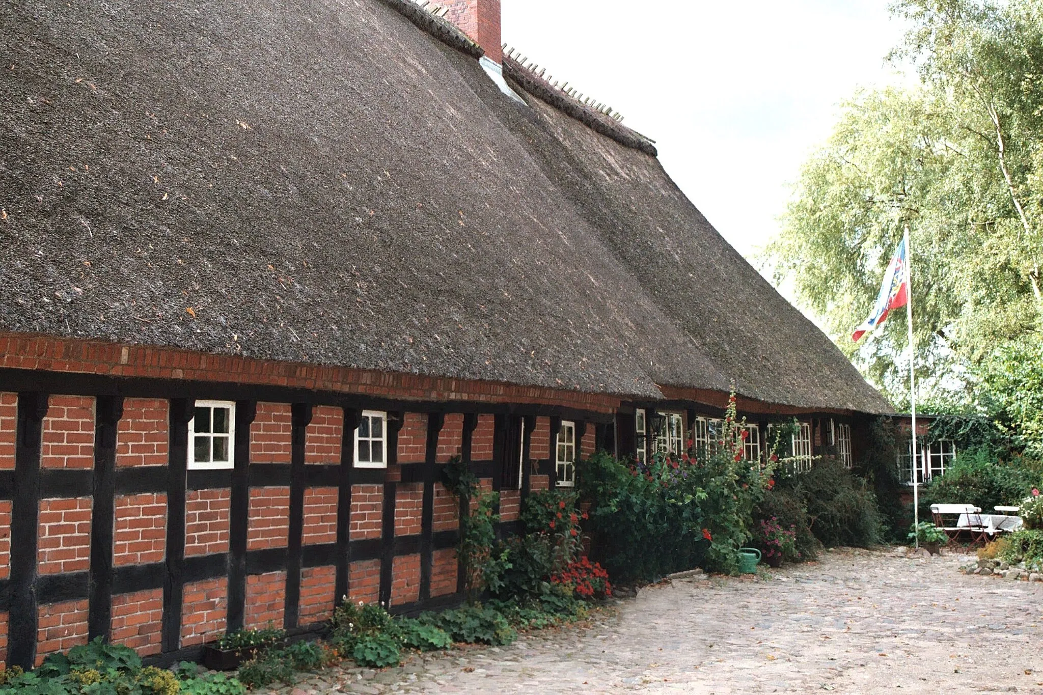 Photo showing: Wagersrott, Fachhallenhaus

This is a photograph of an architectural monument. It is on the list of cultural monuments of Wagersrott.