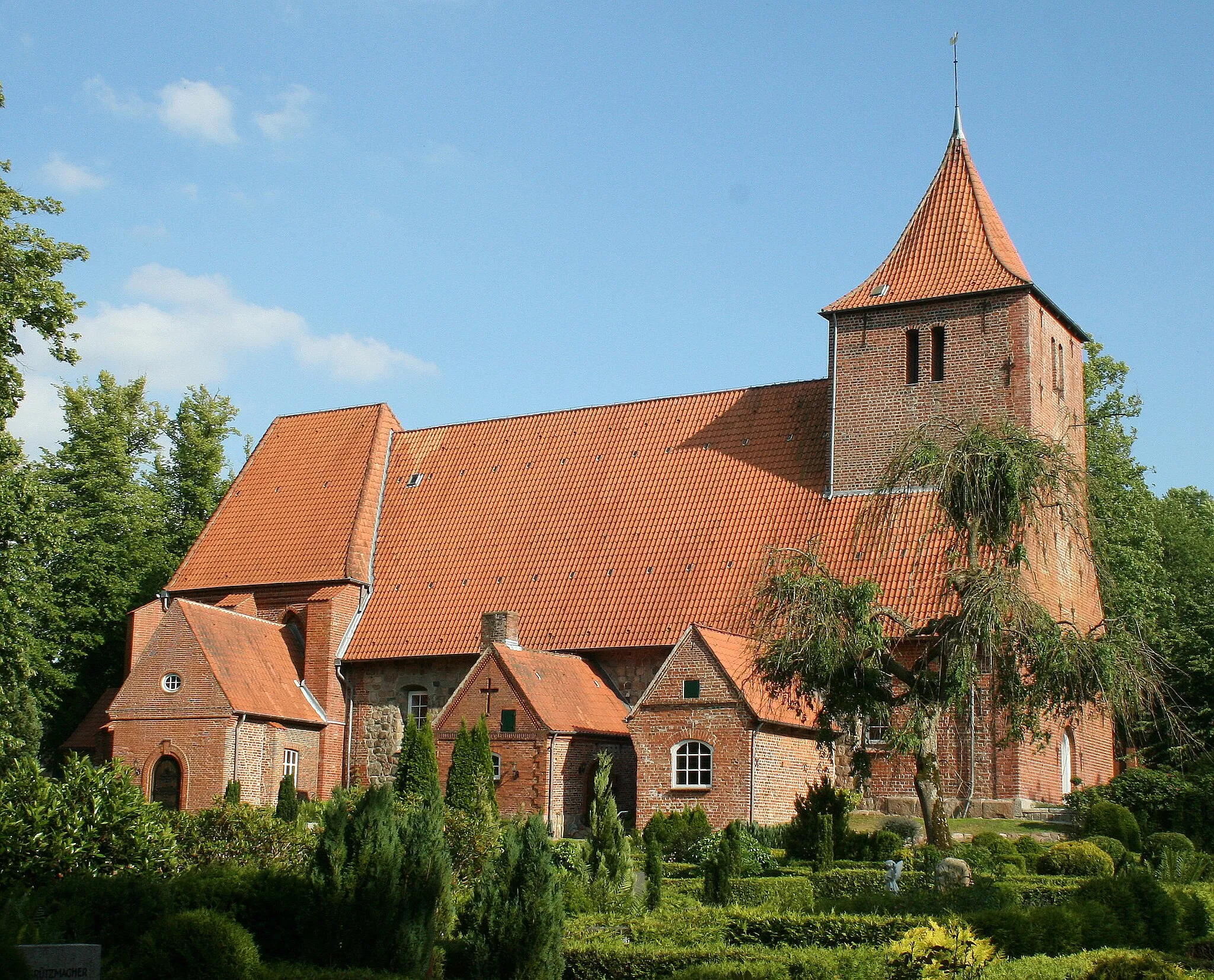 Photo showing: St. Catharinen church in Westensee, taken from the West