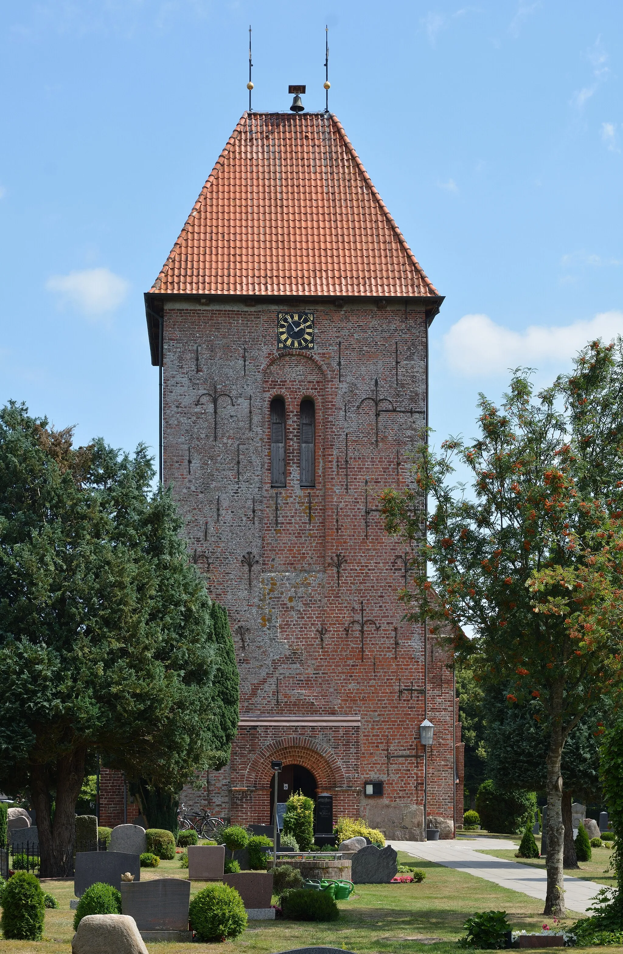 Photo showing: Die Lambertikirche auf dem Friedhof in Mildstedt