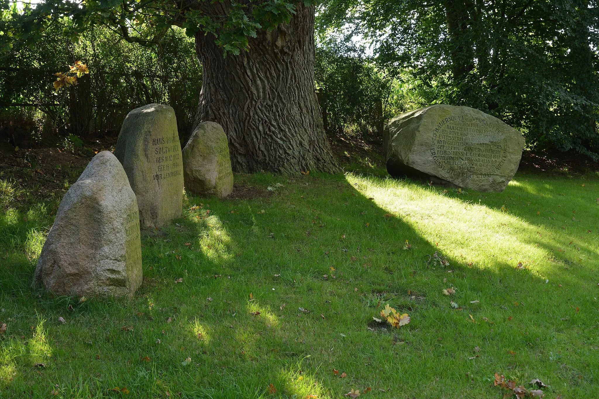 Photo showing: Das Ehrenmal am Löschteich in Wennbüttel