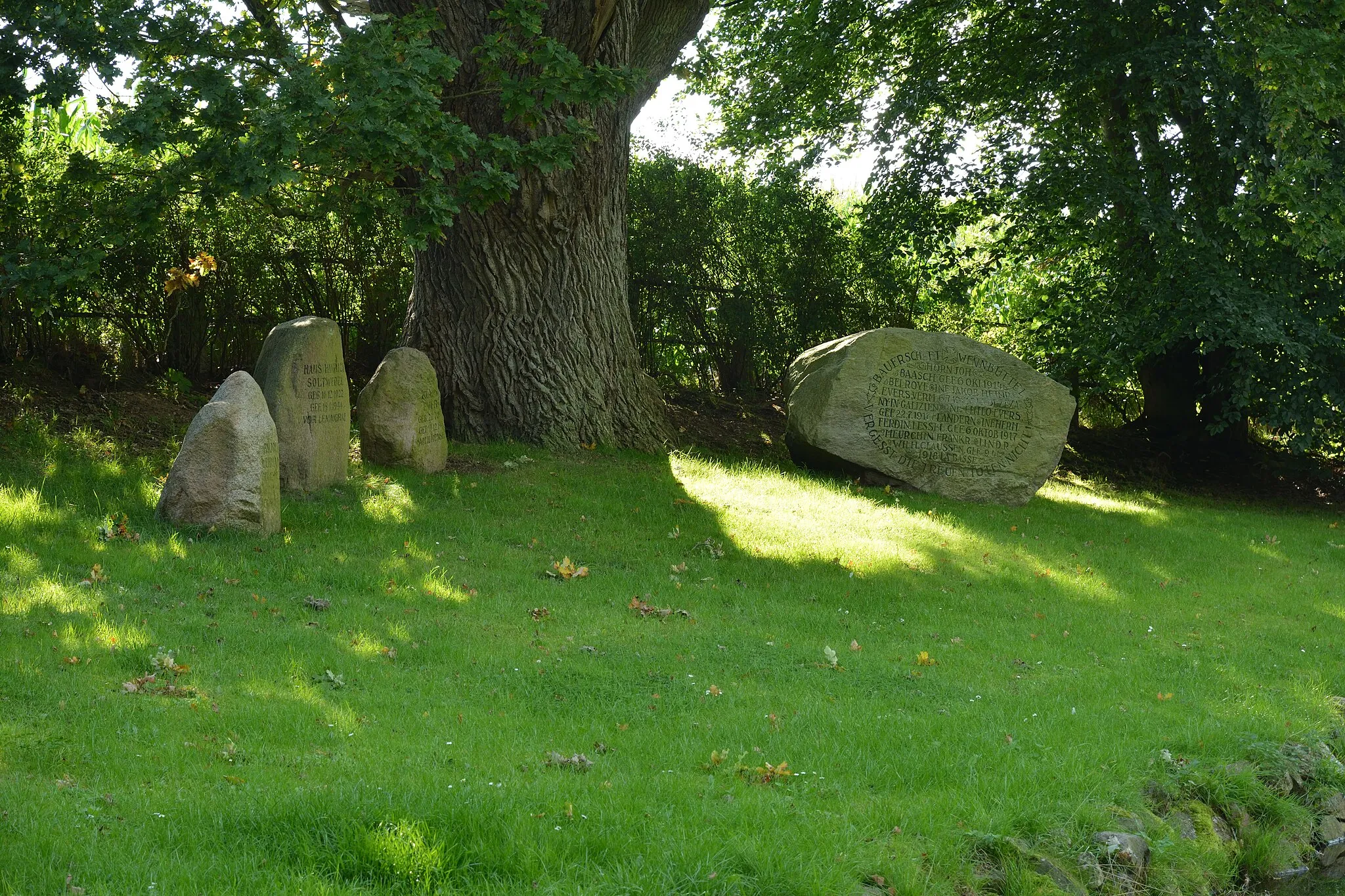 Photo showing: Das Ehrenmal am Löschteich in Wennbüttel