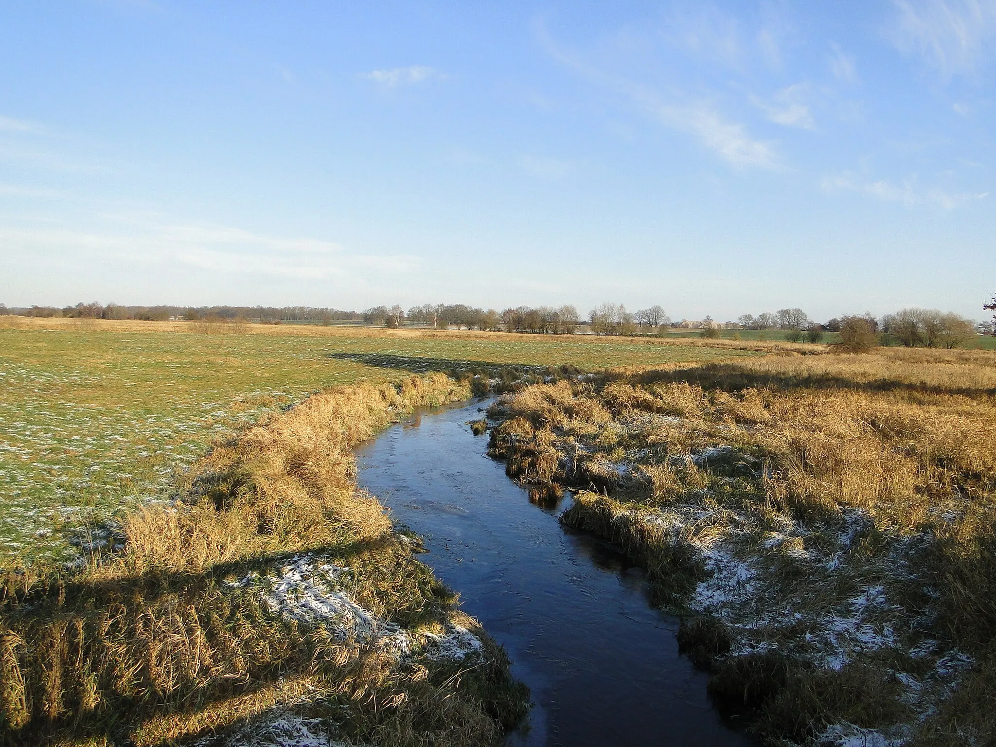 Photo showing: Stecknitz (Delvenau) river and former inner German border between Dalldorf in Schleswig-Holstein and Zweedorf in Mecklenburg-Vorpommern, Germany